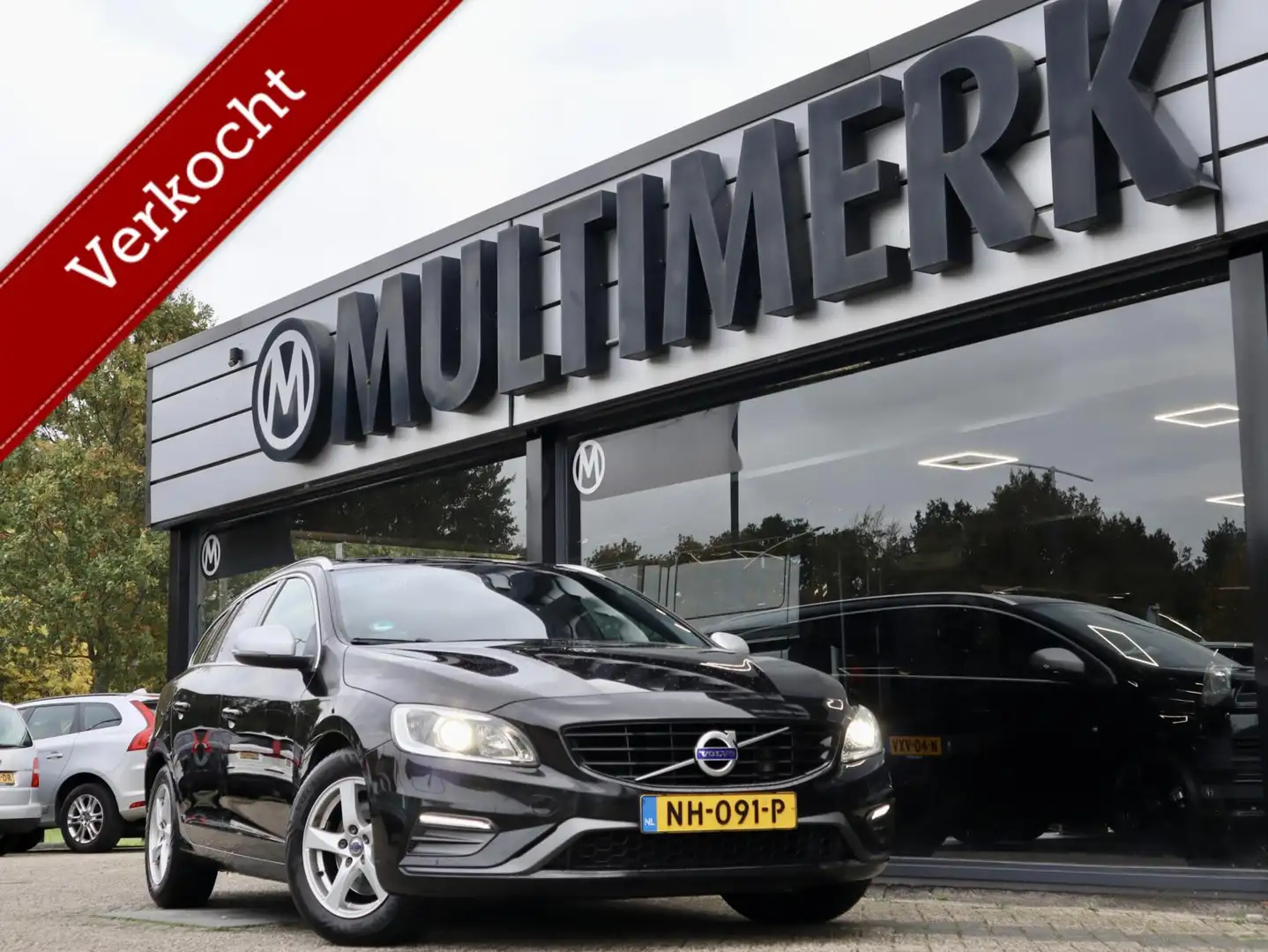 Volvo V60 2.0 D2 Nordic+ R-Design, Volvo dealer onderhouden Noir - 1