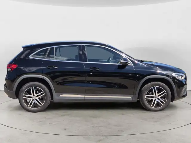 Mercedes-Benz Gla view 5