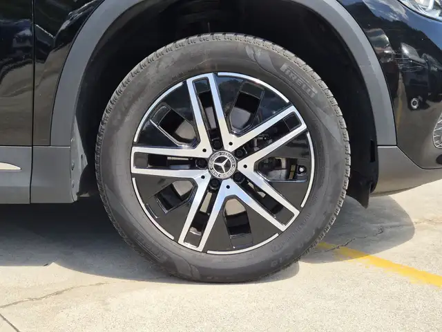 Mercedes-Benz Gla view 13