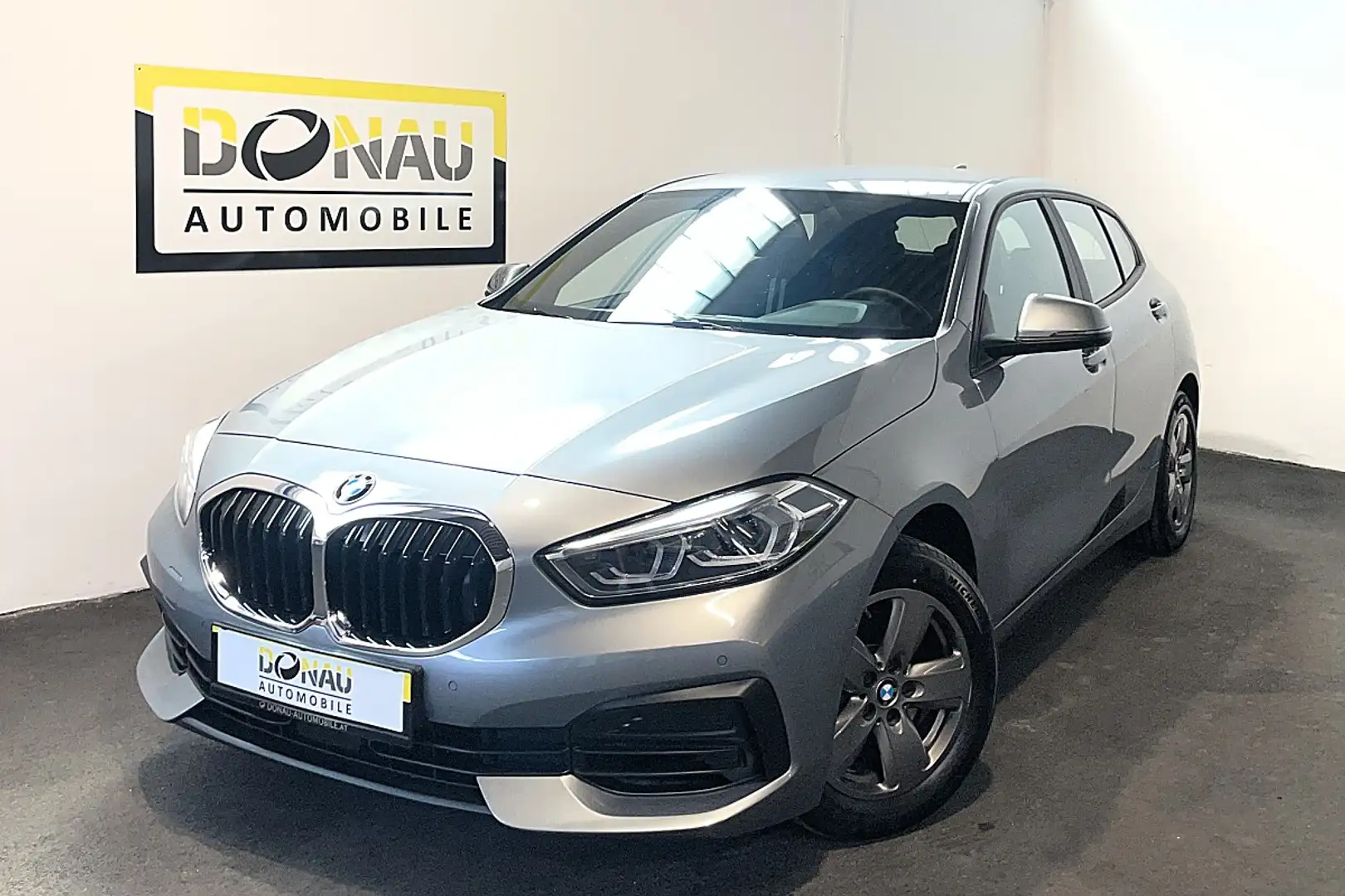 BMW 116 i * Erstbesitz * Garantie * Sportsitze * Apple ... Grau - 1