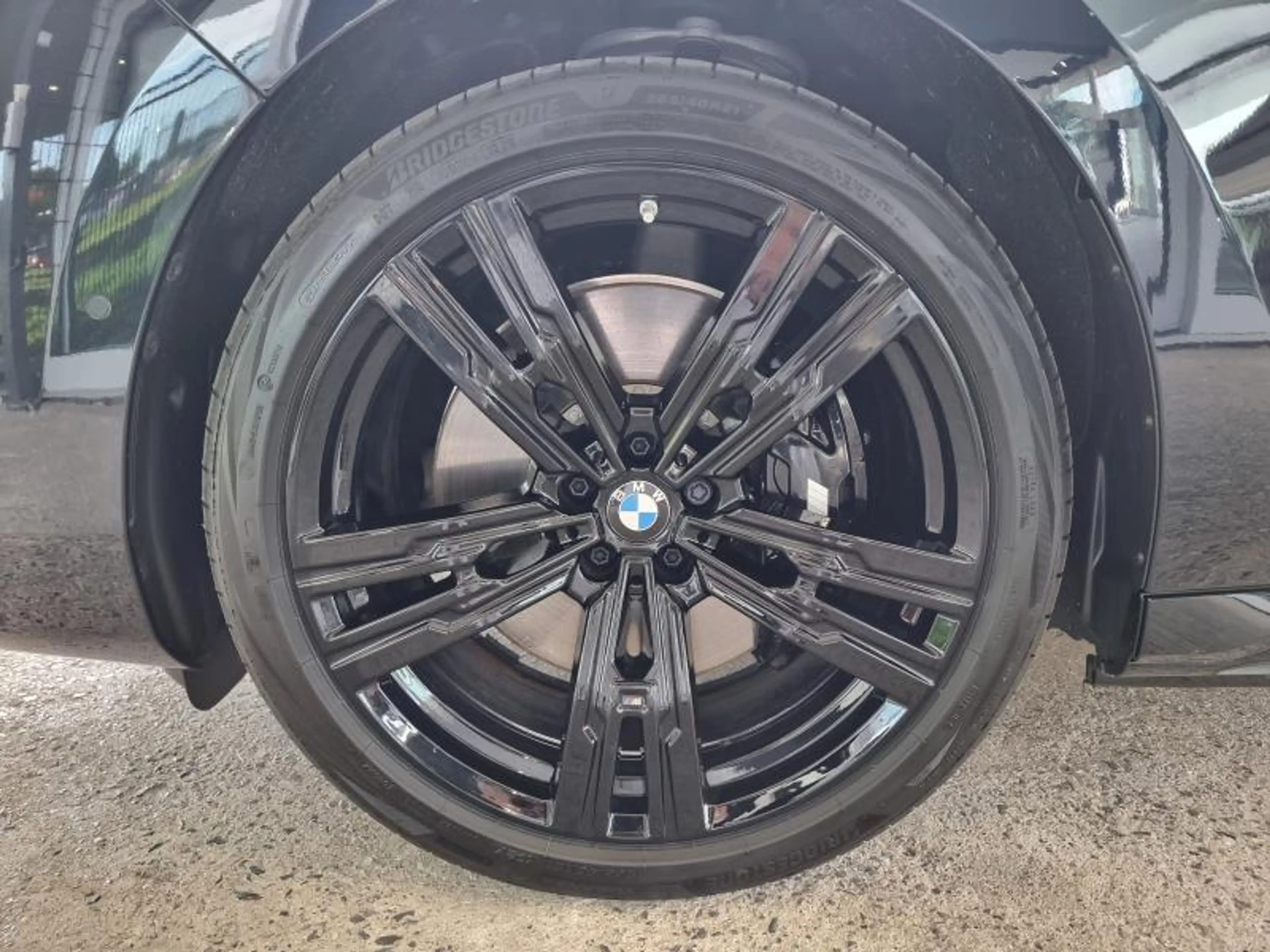 BMW i7 xDrive 60 — photo 8