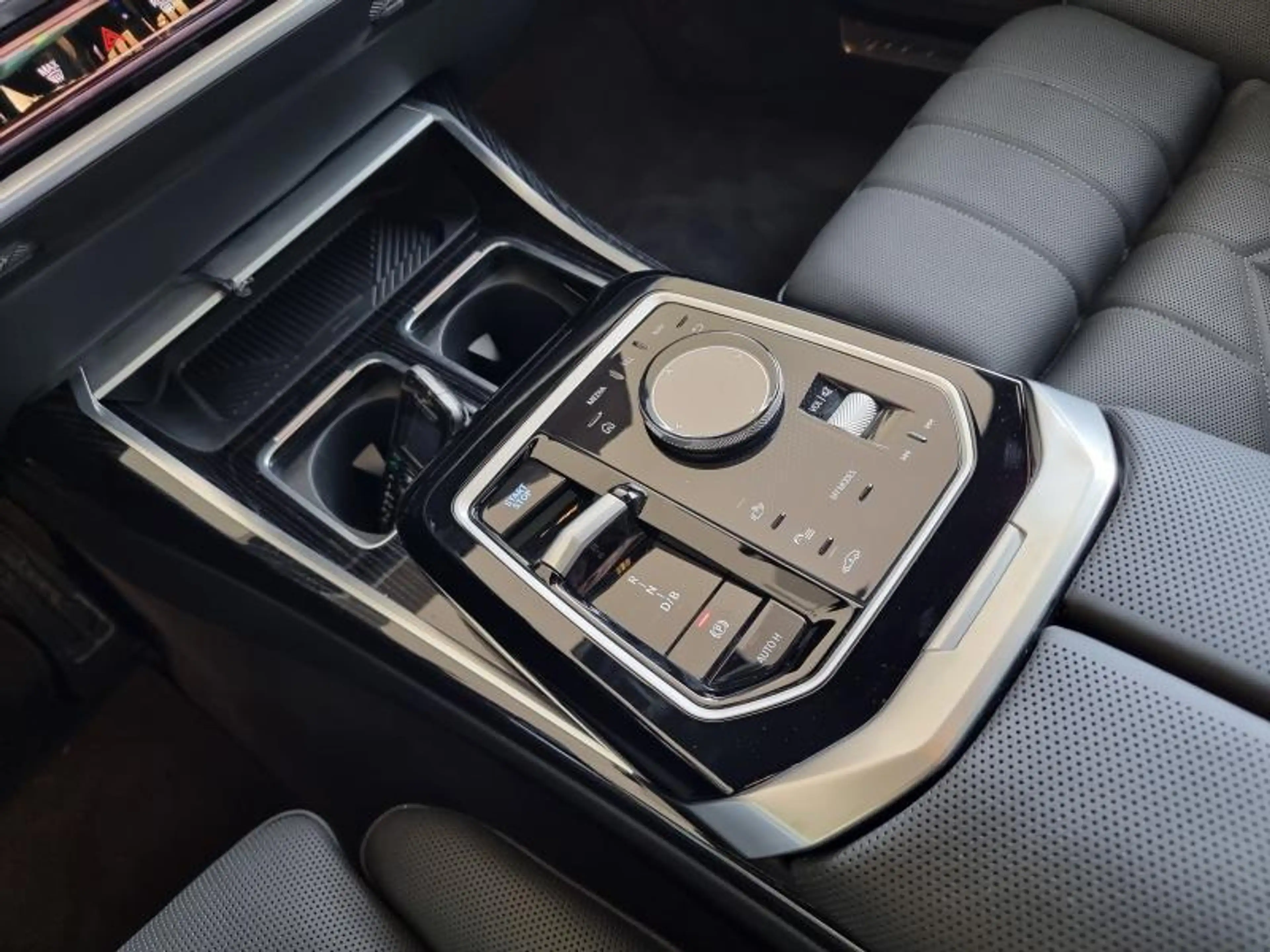 BMW i7 xDrive 60 — photo 11