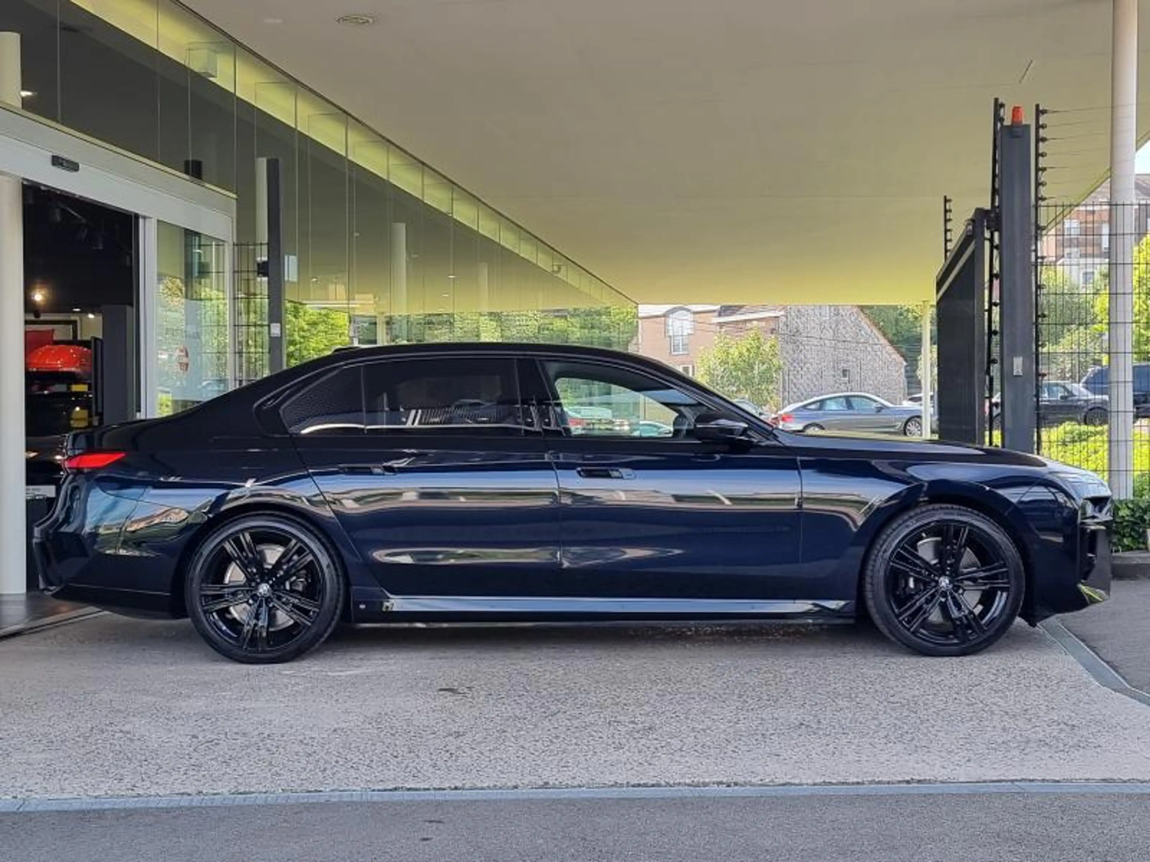 BMW i7 xDrive 60 — photo 3