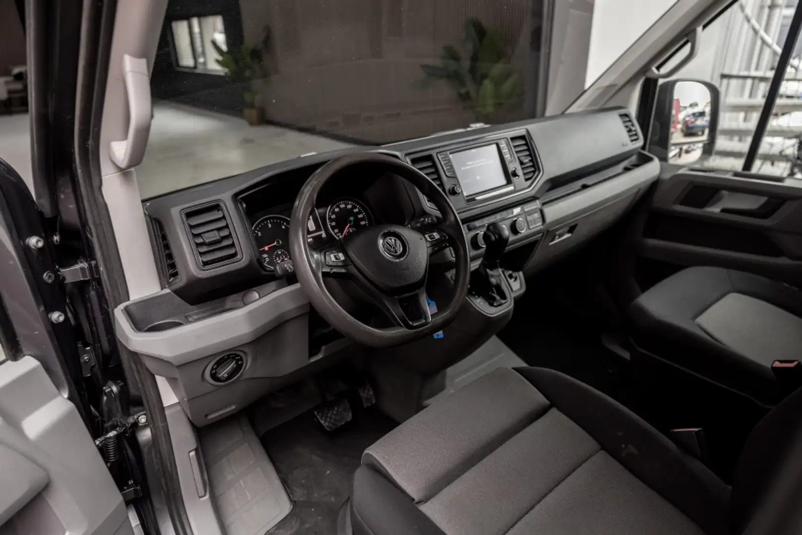Volkswagen Crafter 30 2.0 TDI L3H3 Highline Aut. | Camera | Navi | Cr Gris - 2