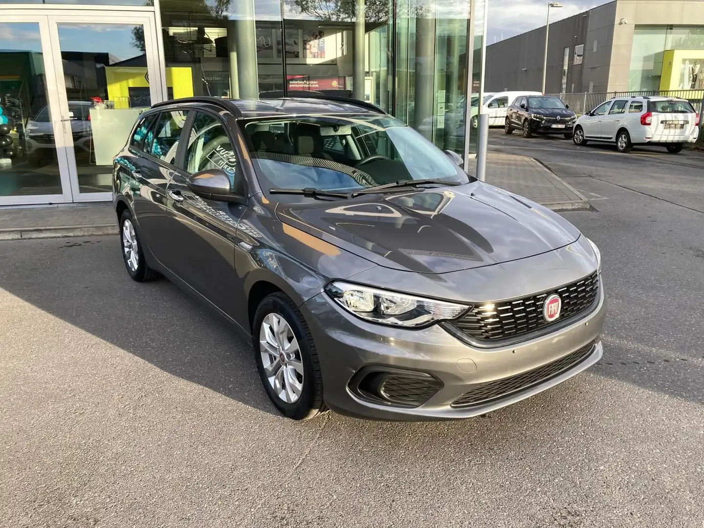Fiat Tipo Business Gris - 1