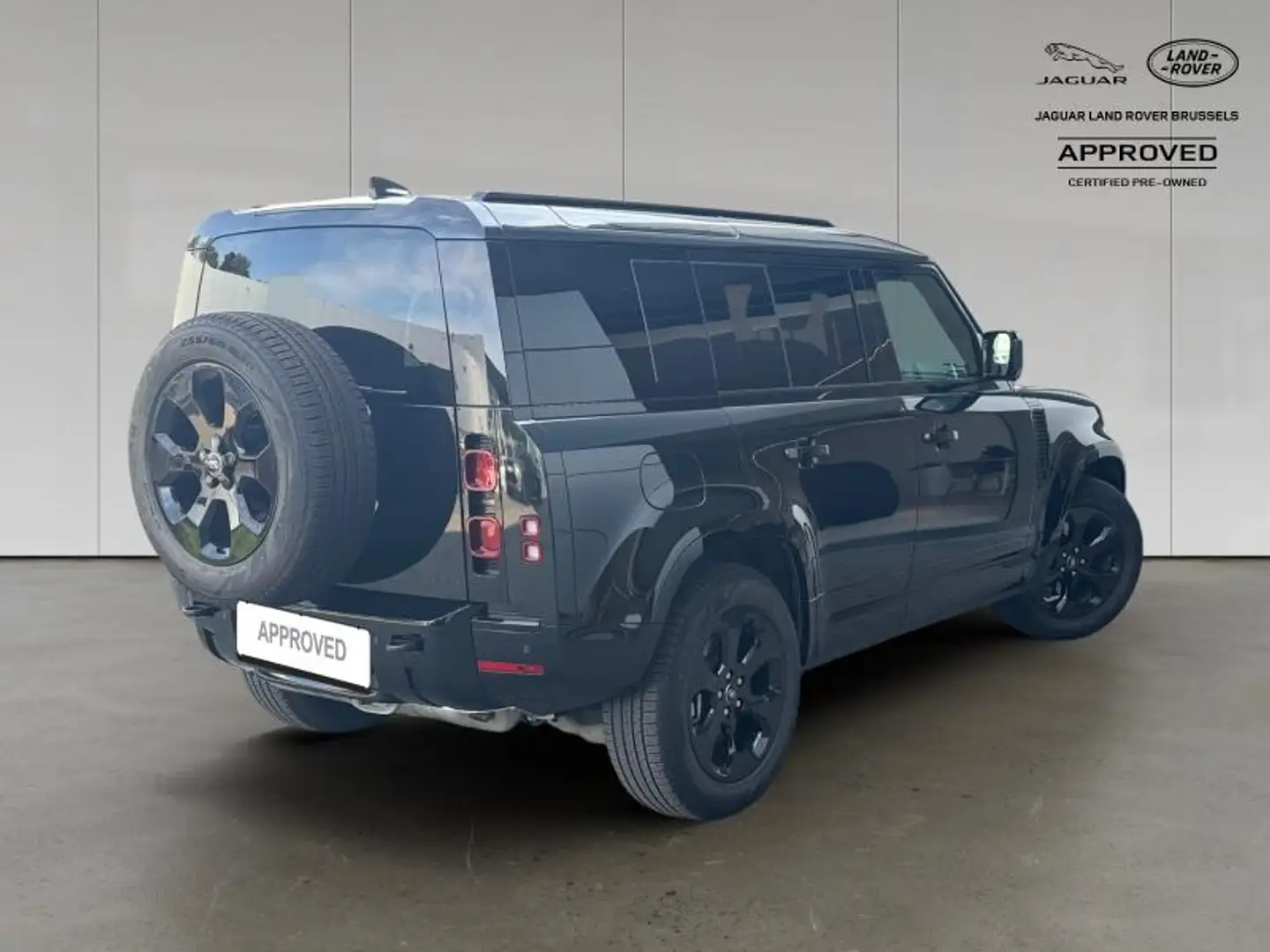 Land Rover Defender 110 P300e X-Dynamic SE Warranty until 09/2029 Black - 2