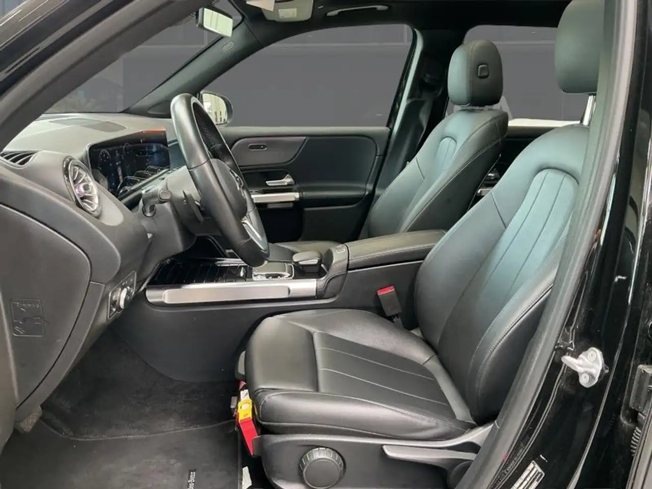 Mercedes-Benz GLB d Luxury Line Pack Night Pano, миниатюра 5