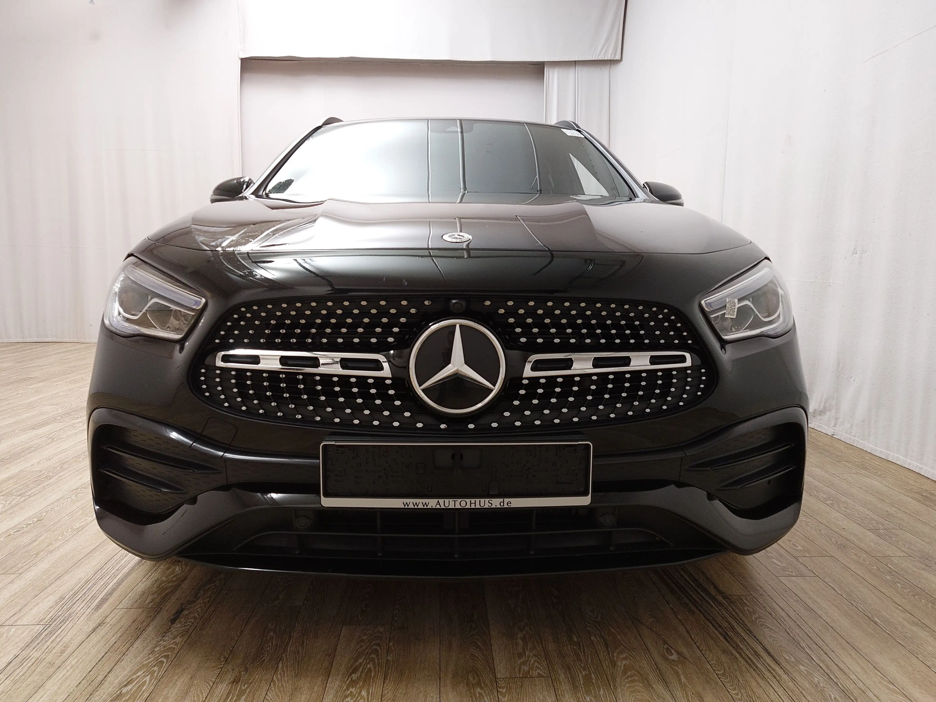 Mercedes-Benz GLA 220 220 d 4M AMG-Line Night Navi LED AHK Sound — photo 9