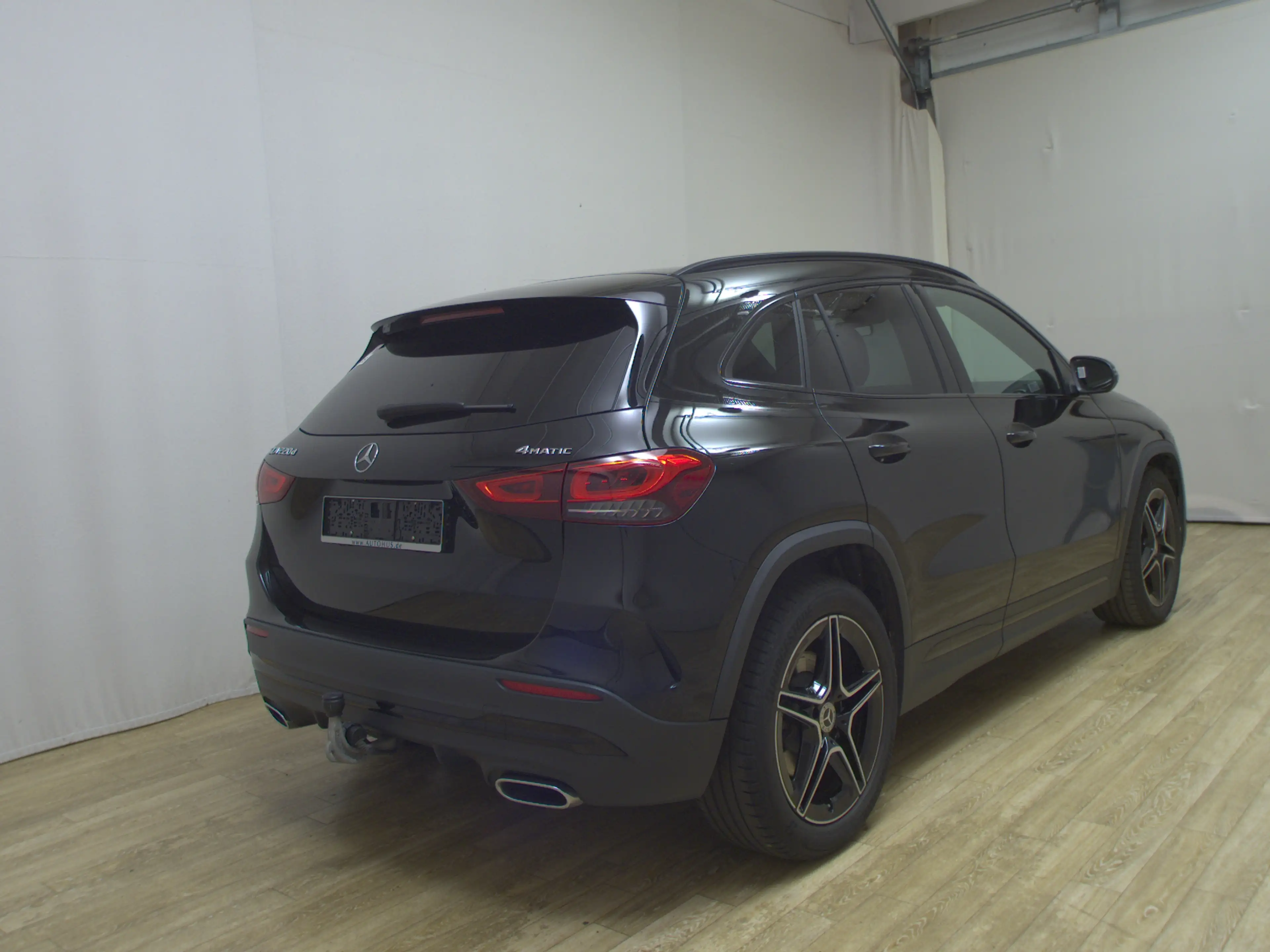 Mercedes-Benz GLA 220 220 d 4M AMG-Line Night Navi LED AHK Sound — photo 4