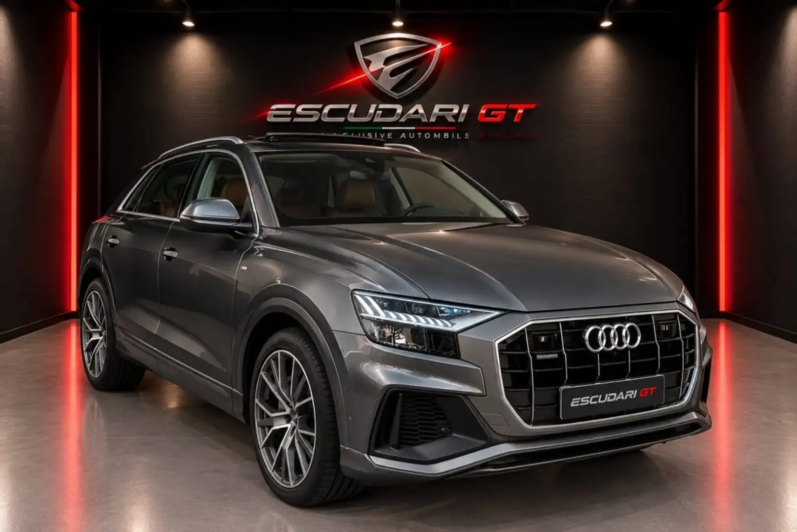 Audi Q8 55 TFSIe Black line quattro Gris - 1