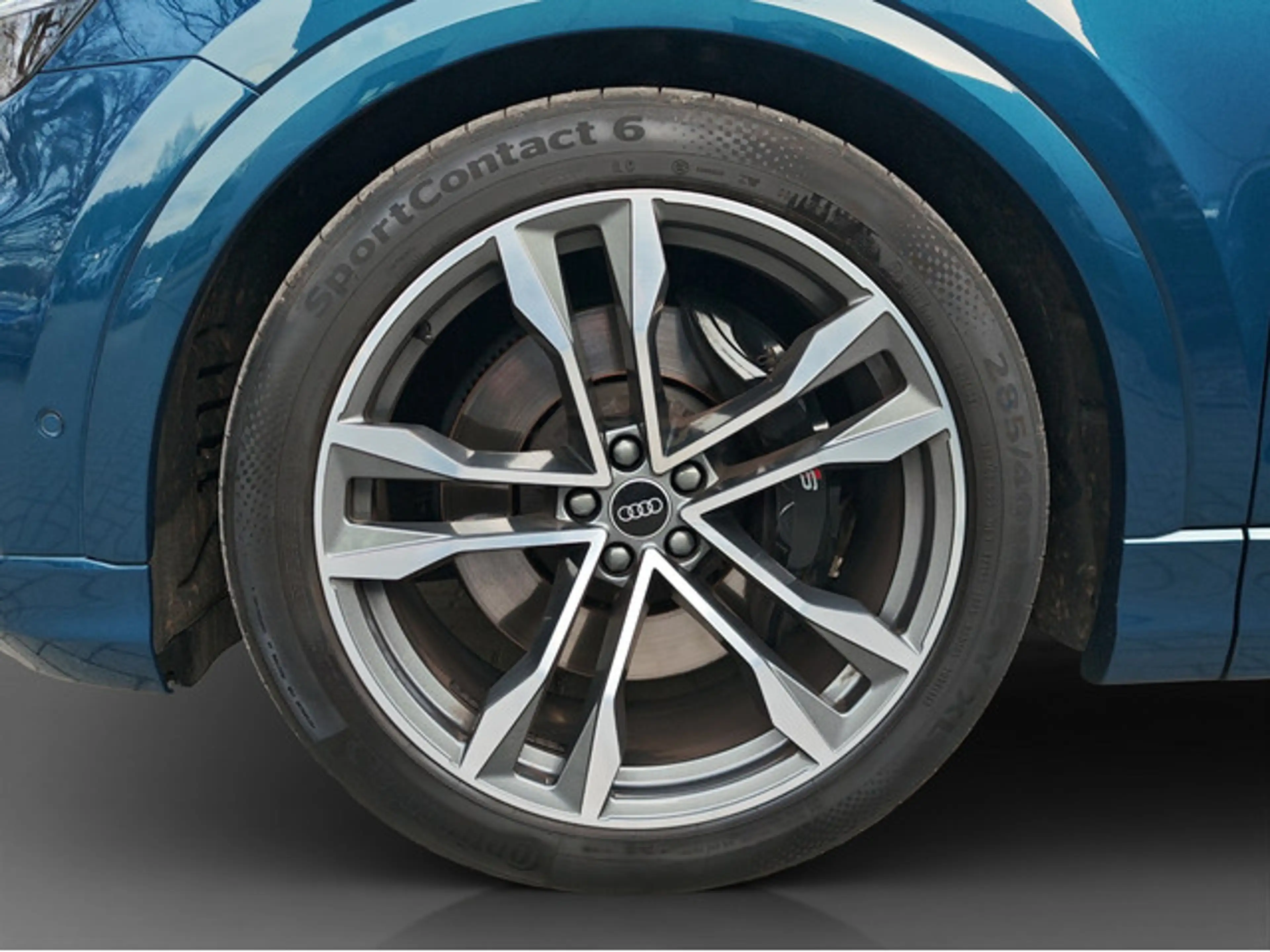 Audi SQ8 4.0 TFSI quattro — photo 11