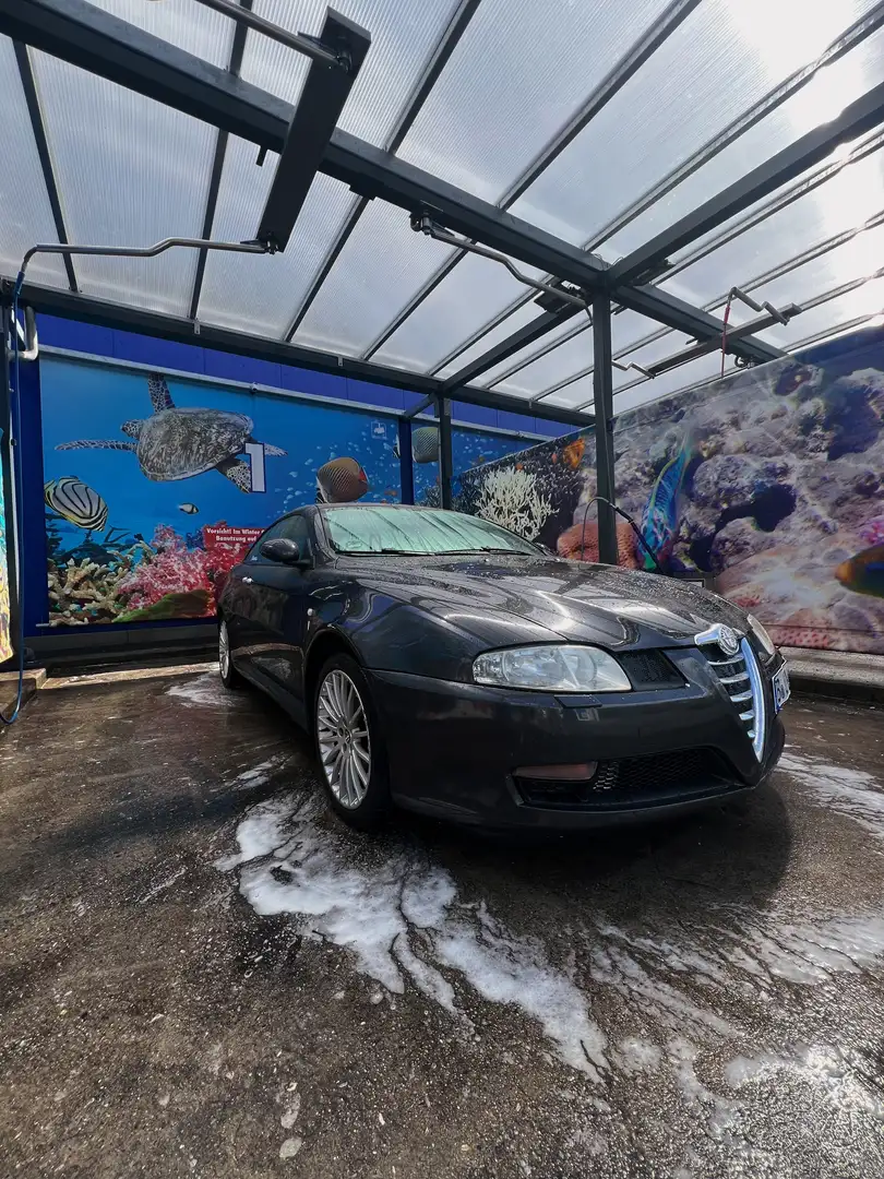 Alfa Romeo GT 2.0 JTS Distinctive - 1