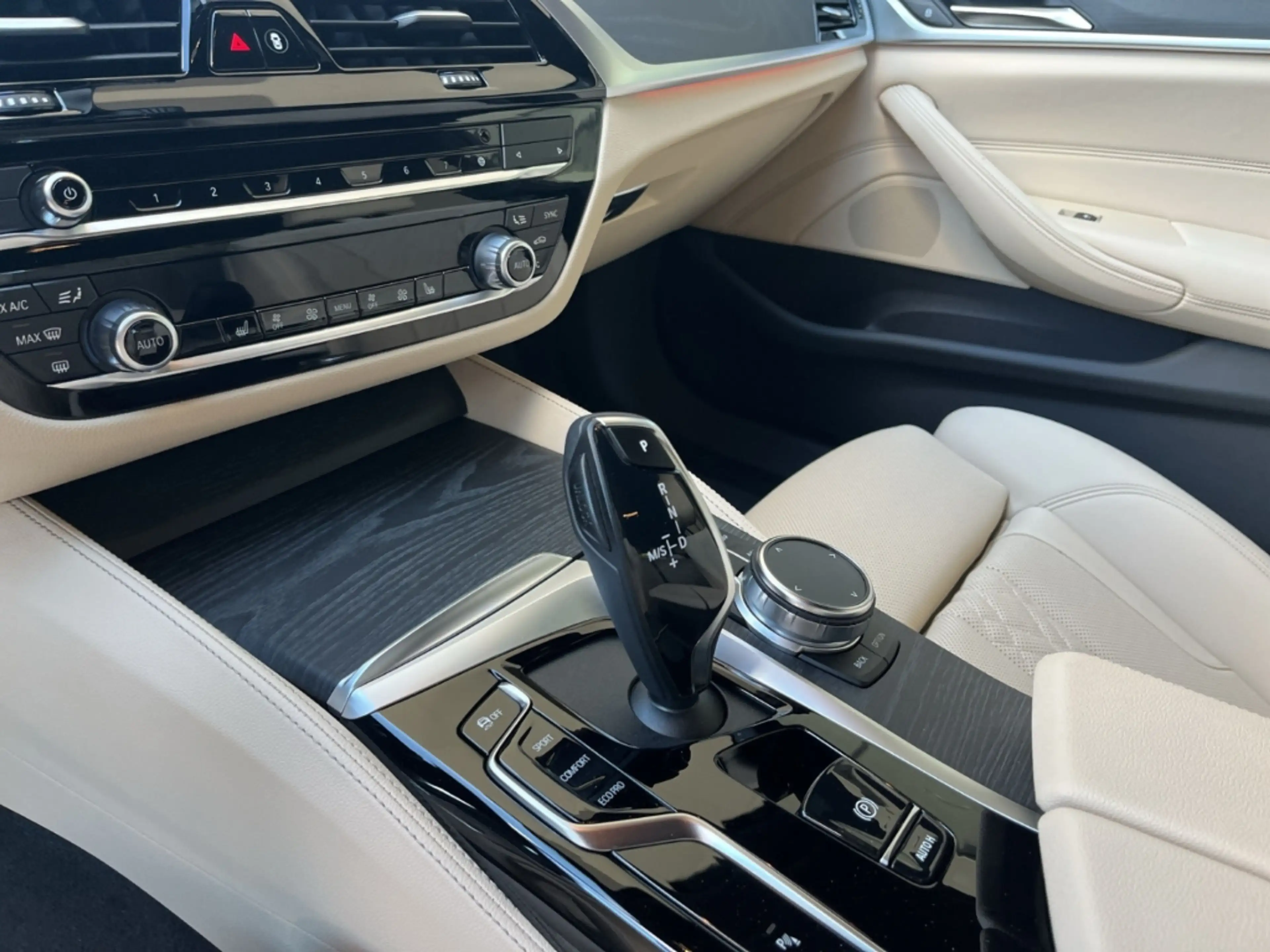 BMW 540 i M Sport Pro xDrive touring/Navigation/LED — photo 11