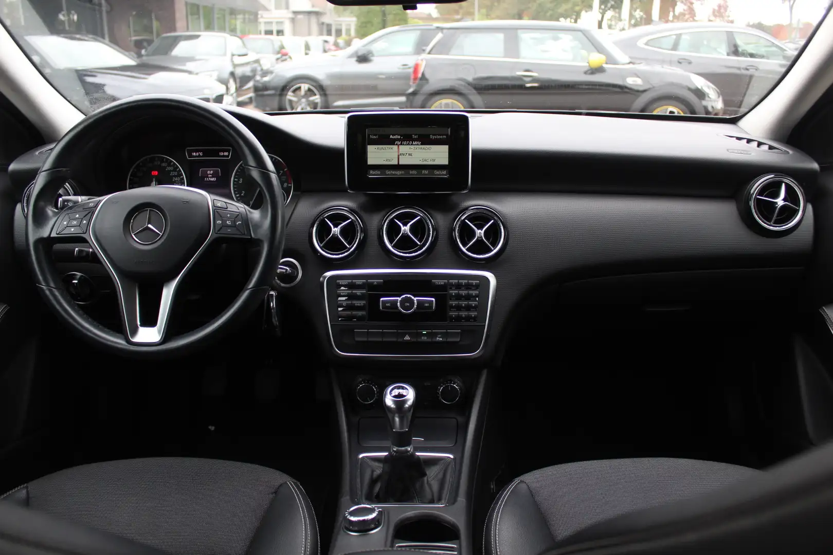 Mercedes-Benz A 180 / Navigatie / Parkeerhulp V+A / 16'' / Bluetooth / Schwarz - 2