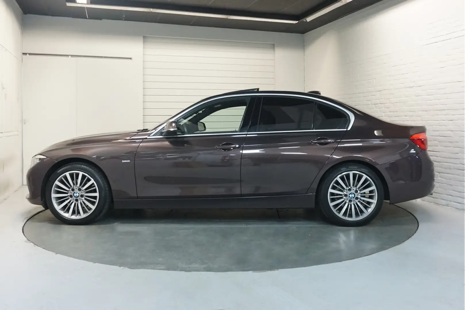 BMW 320 3-serie 320i Luxury Automaat | Carplay | Sportinte Rojo - 2