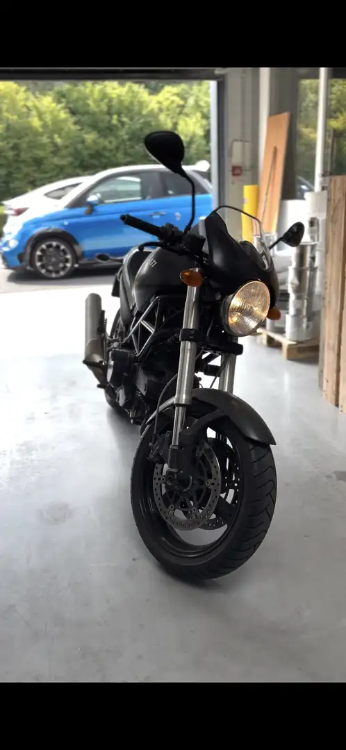 Ducati Monster 695 - 1