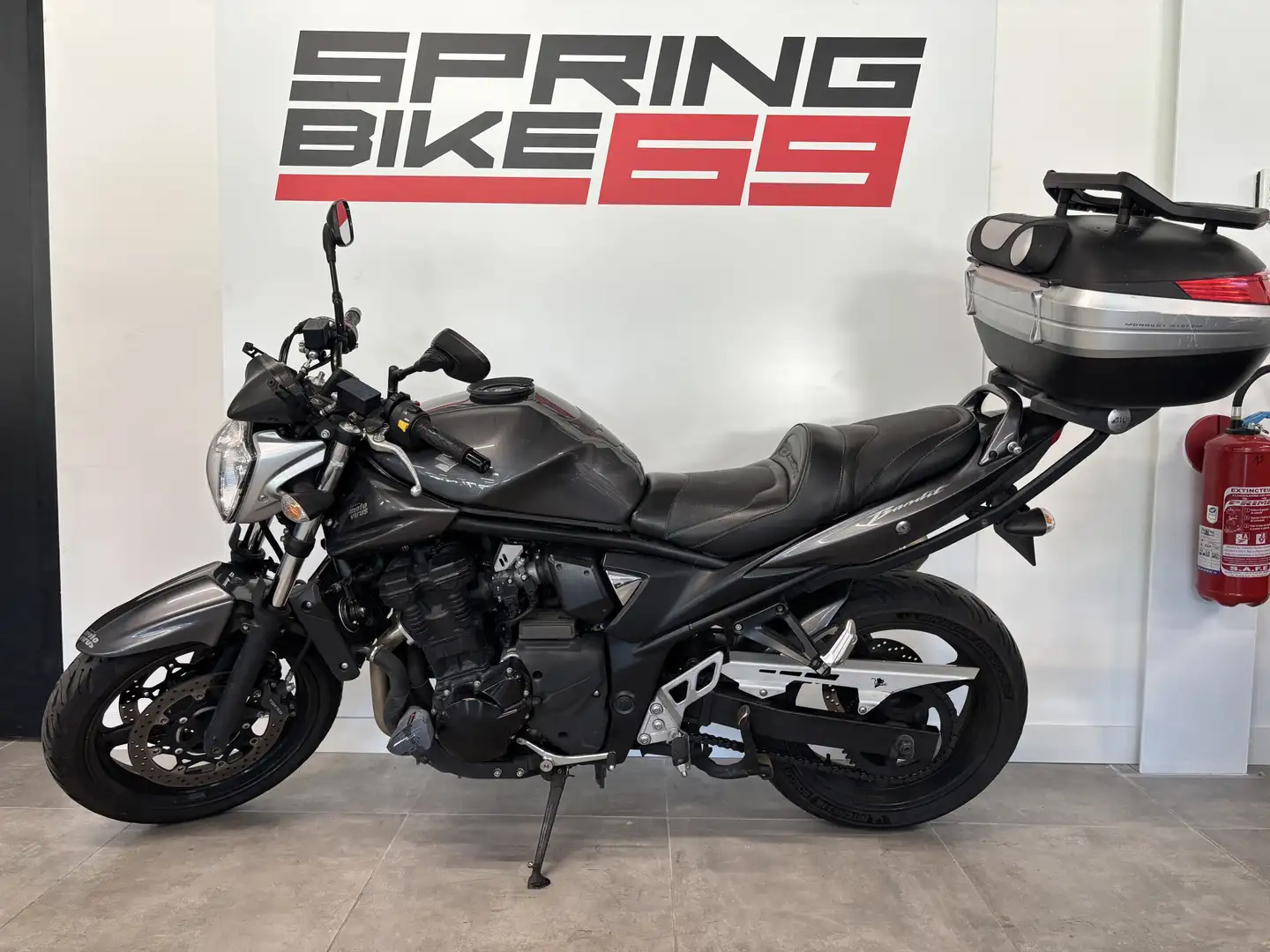 Suzuki GSF 650 Gris - 1