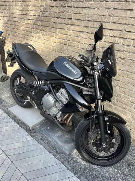 Kawasaki ER-6n - foto 4