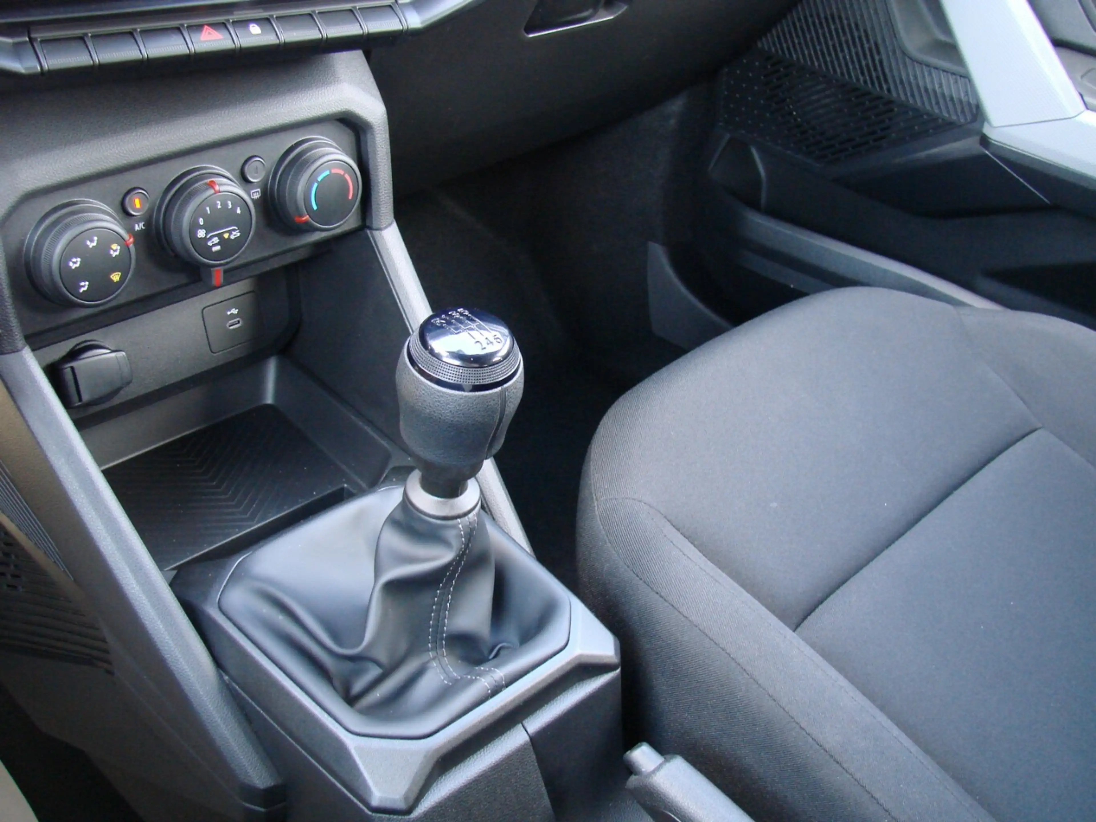 Dacia Duster III 1.0 LPG ECO-G 100 Essential Spurhalt — photo 14