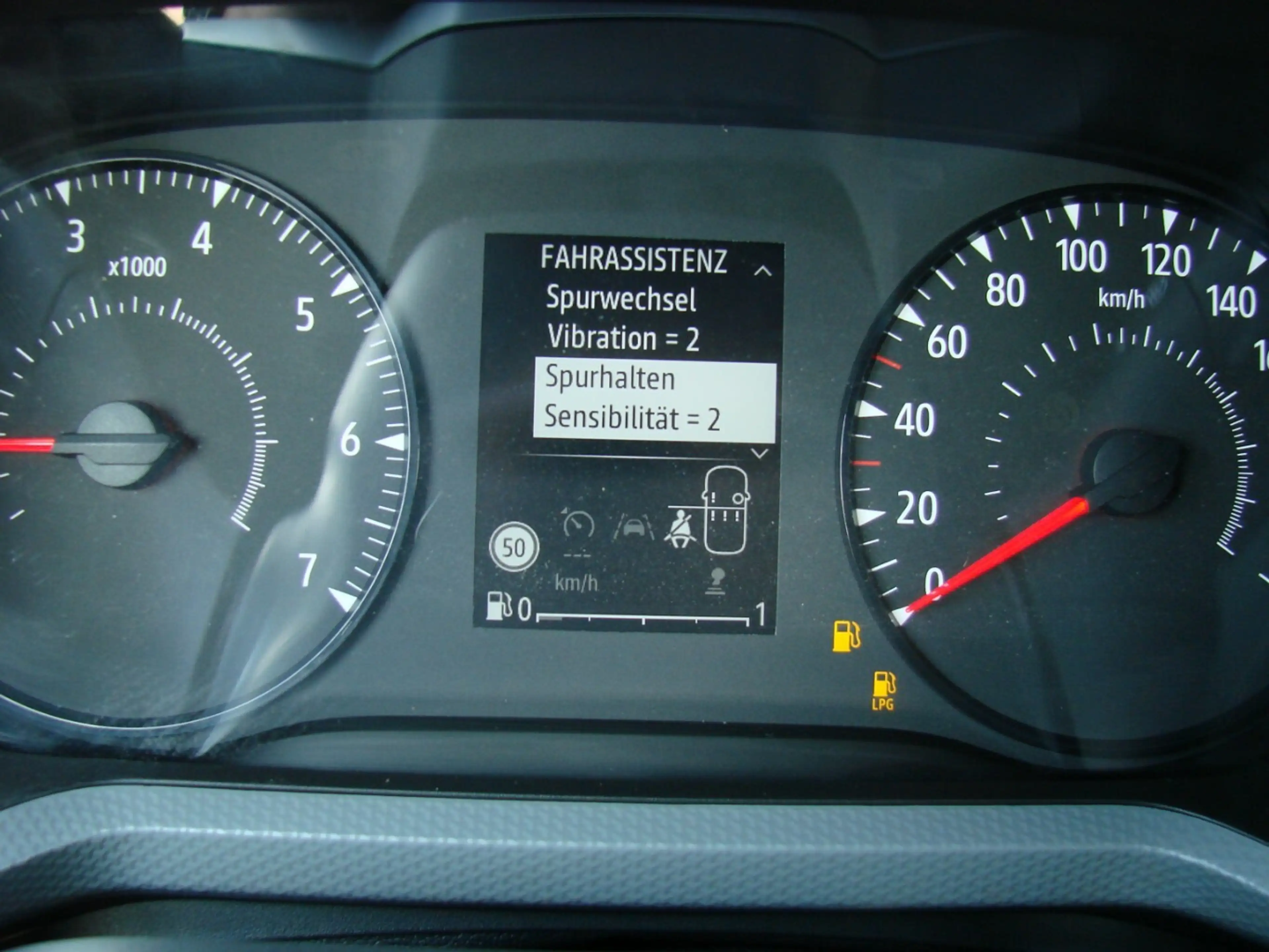 Dacia Duster III 1.0 LPG ECO-G 100 Essential Spurhalt — photo 11