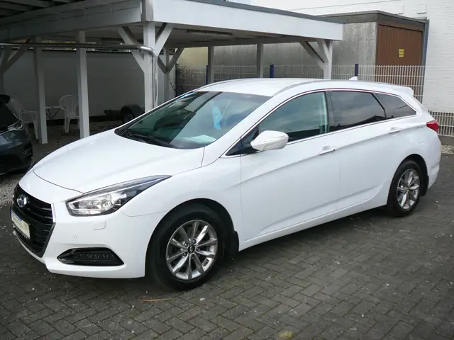 Hyundai i40 1.Hand,Scheckheft,Navigation,Klima,Sitzheizung,usw