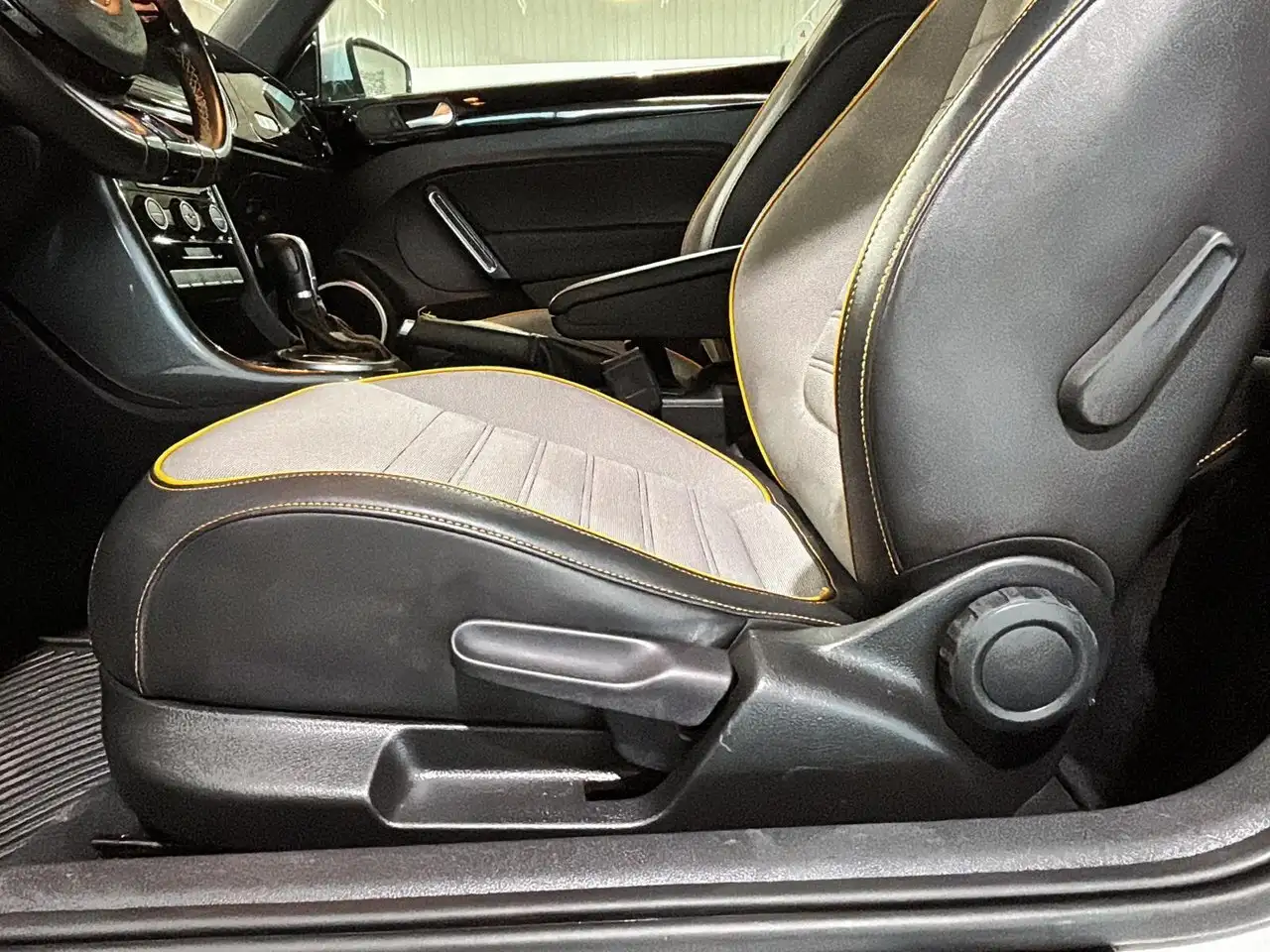 Volkswagen Beetle снимка Volkswagen Beetle
