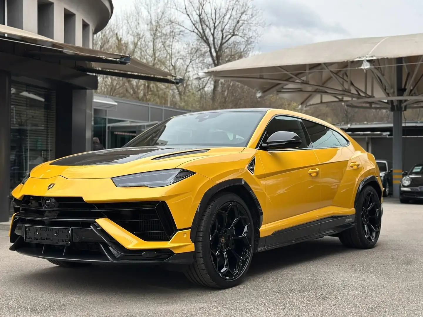 Lamborghini Urus Perfomante Gelb - 1