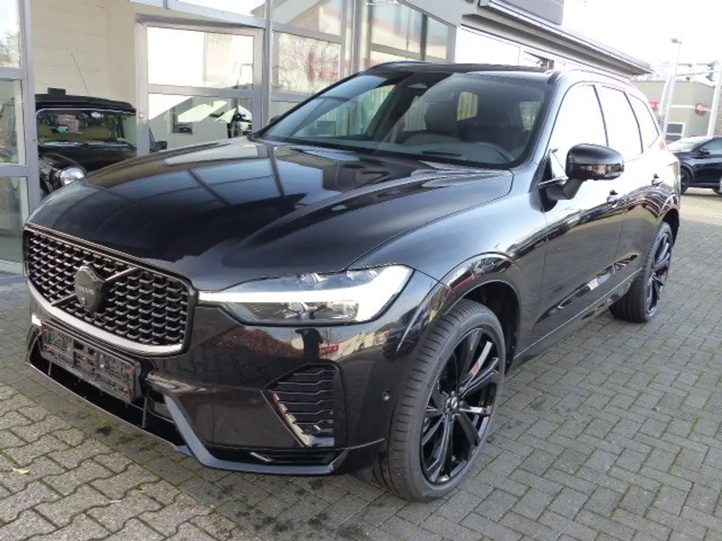 Volvo XC60 Black Edition B5 AWD Aut.*PANO*360°CAM*HUD* Schwarz - 1