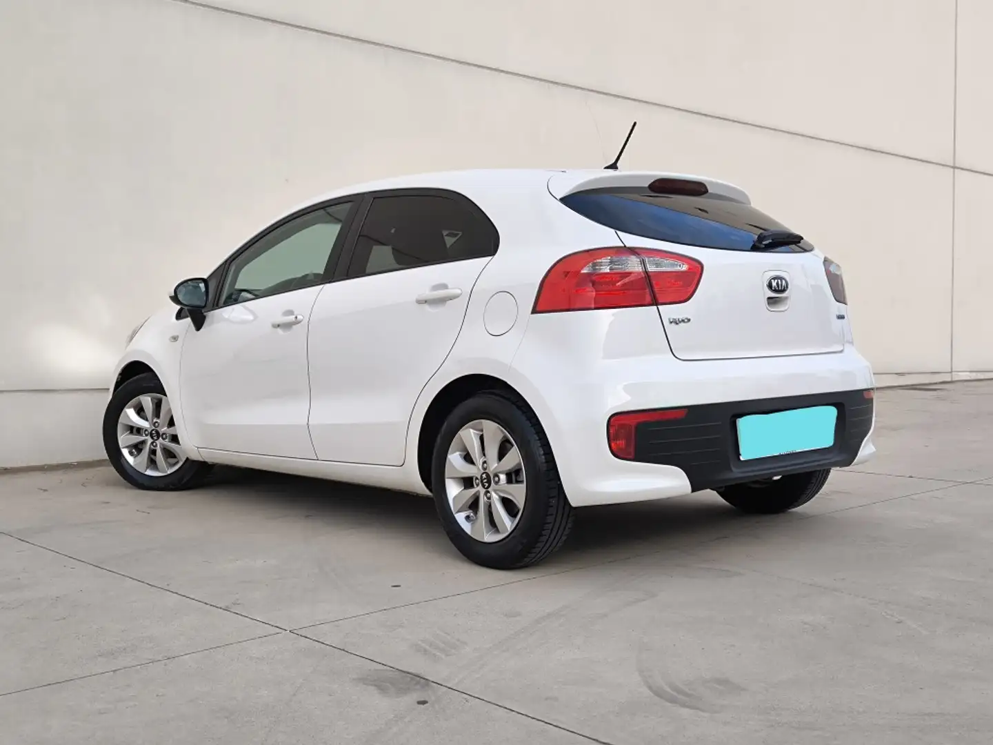 Kia Rio 1.1CRDi WGT Concept Weiß - 2