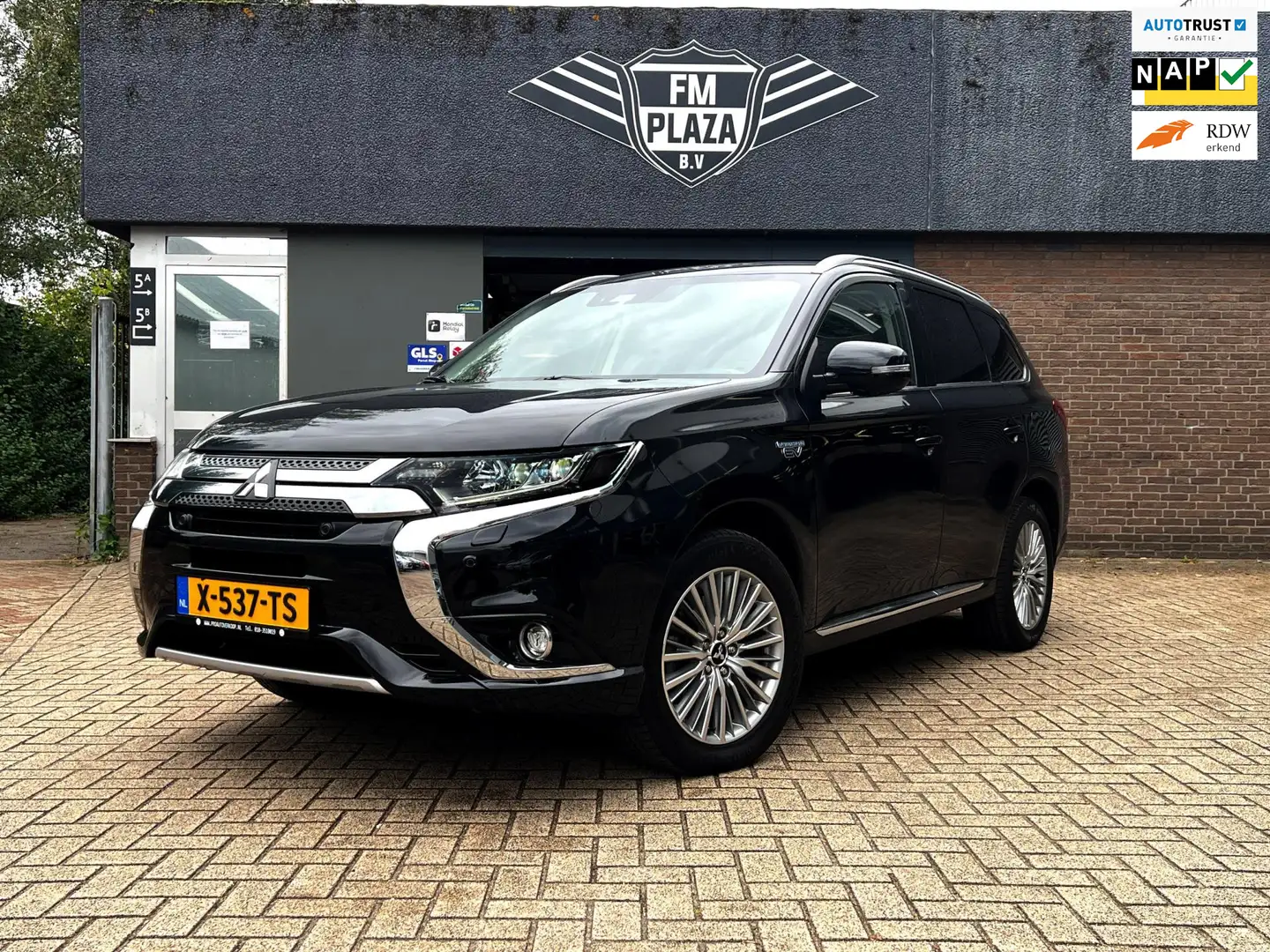 Mitsubishi Outlander 2.4 PHEV S-Edition 3D cam_Trekh_Goed onderhouden a Schwarz - 1