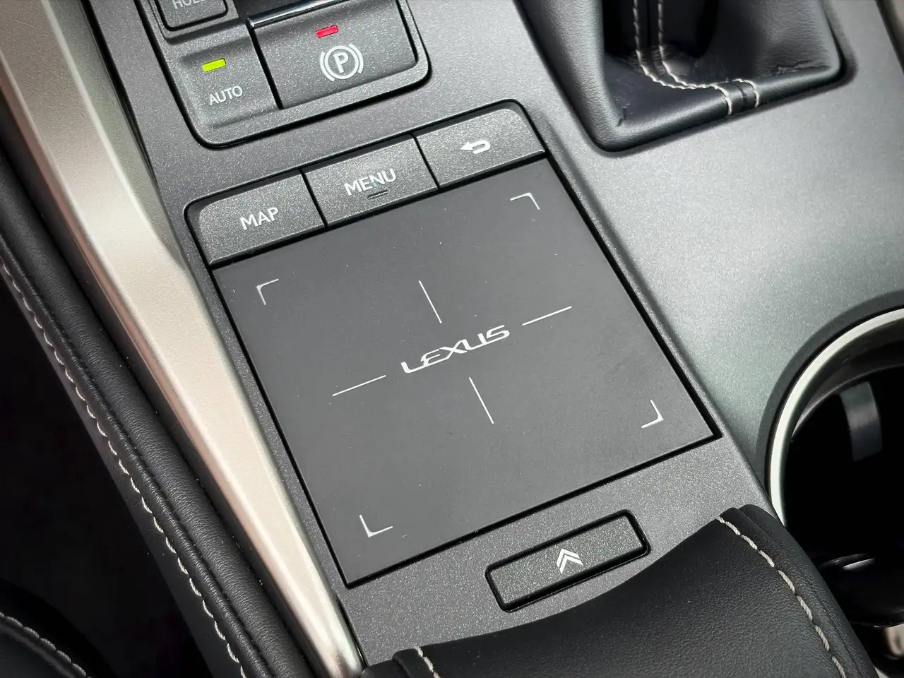 Lexus NX снимка Lexus NX