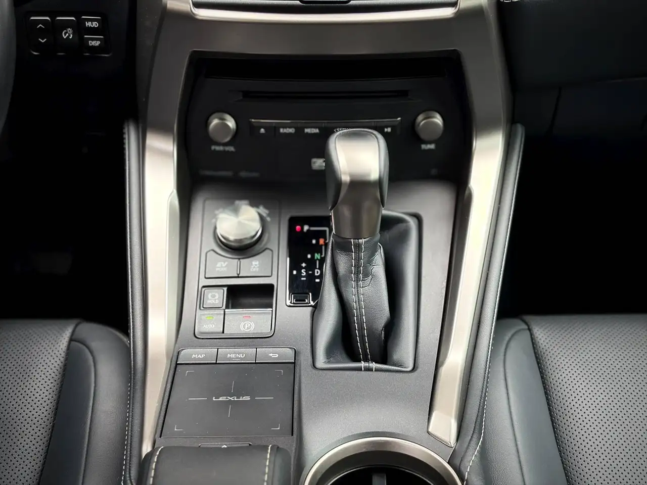 Lexus NX снимка Lexus NX