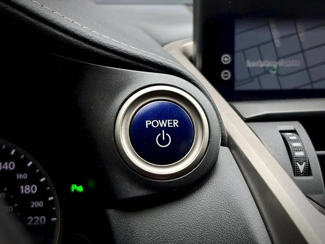 Lexus NX снимка Lexus NX