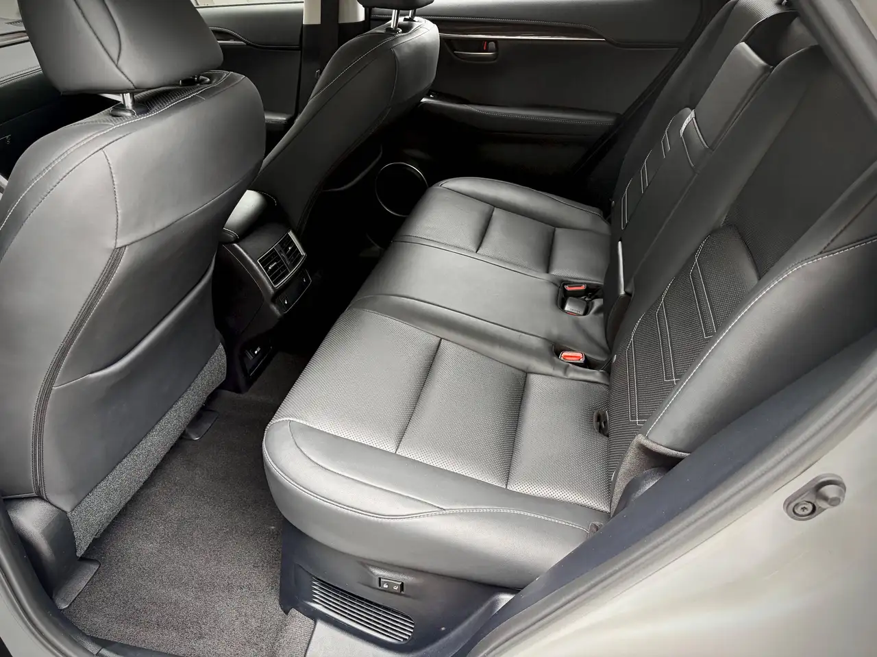 Lexus NX снимка Lexus NX