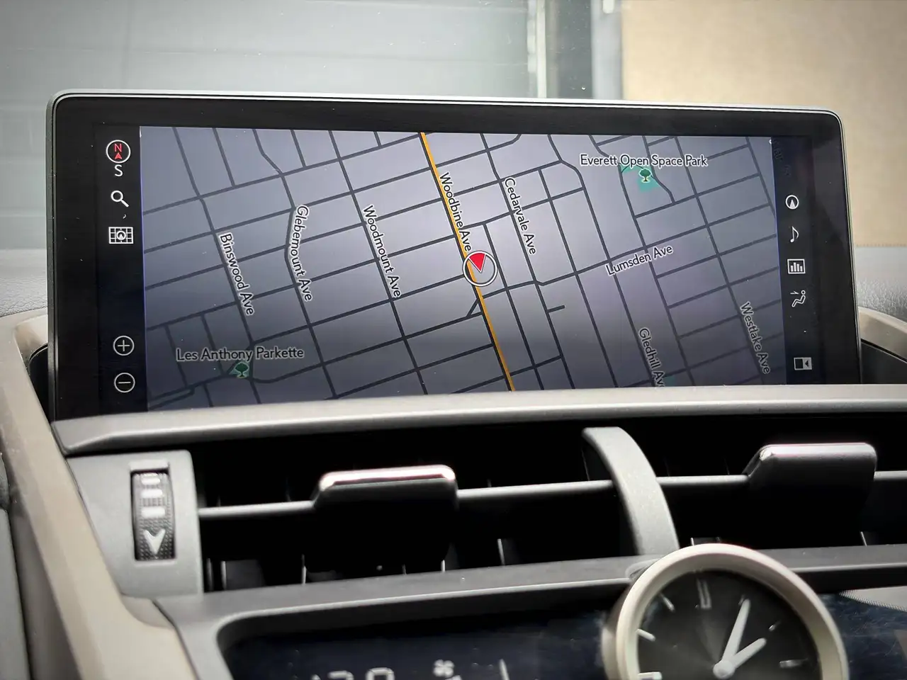 Lexus NX снимка Lexus NX