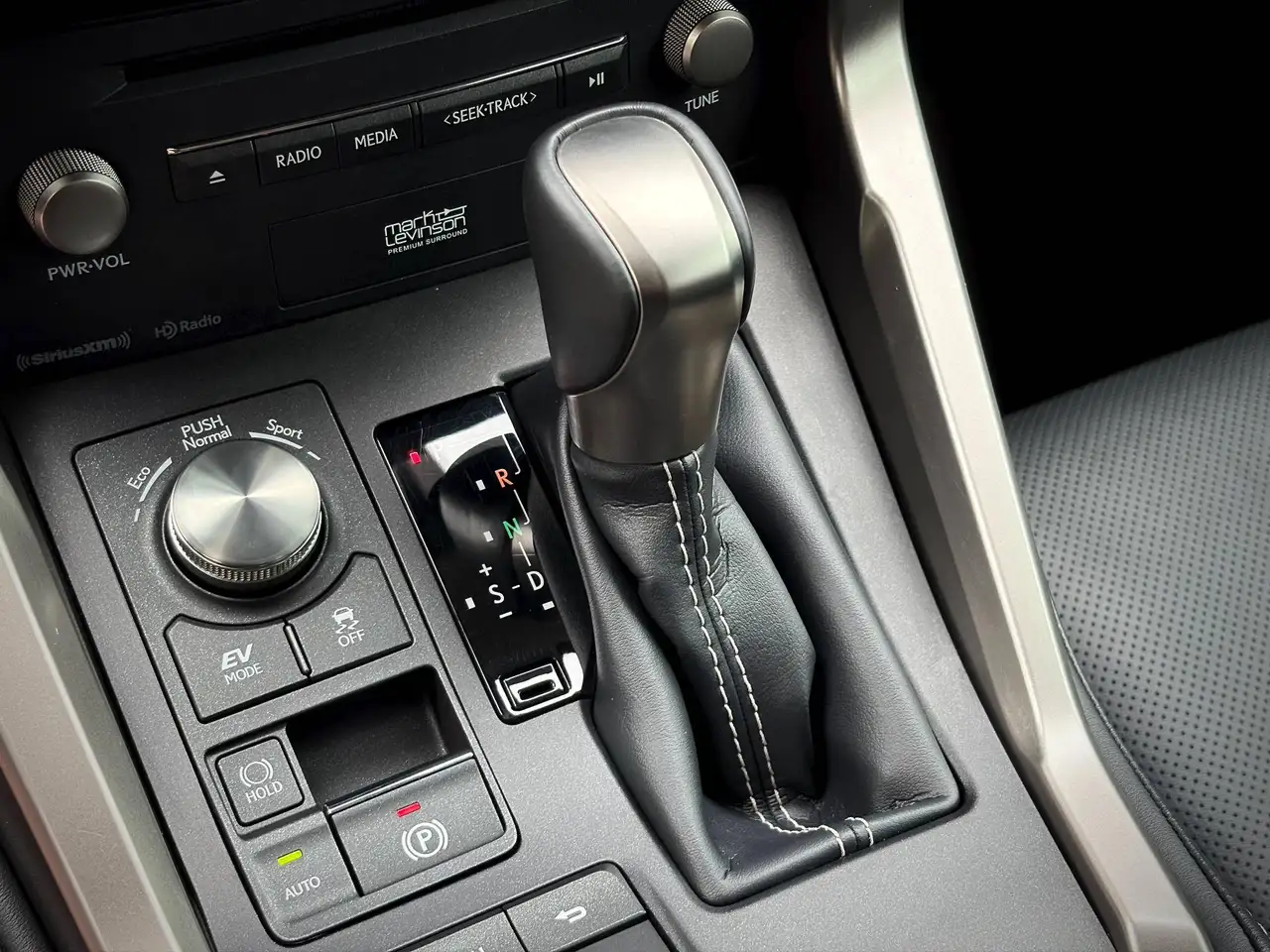 Lexus NX снимка Lexus NX