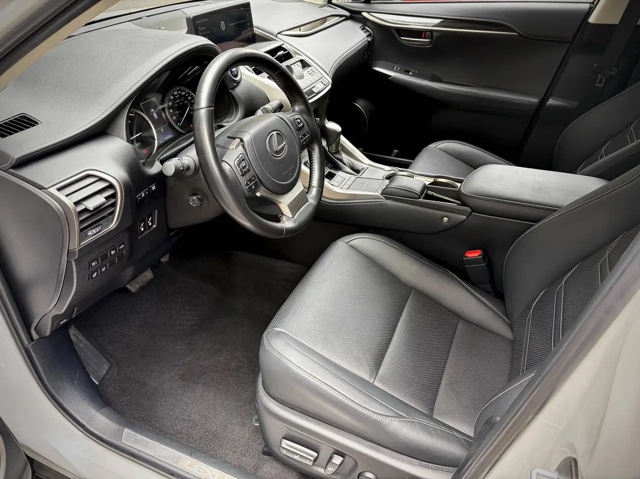 Lexus NX снимка Lexus NX