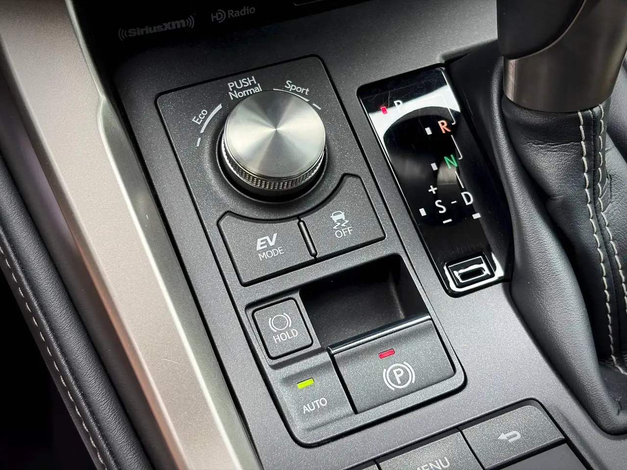 Lexus NX снимка Lexus NX