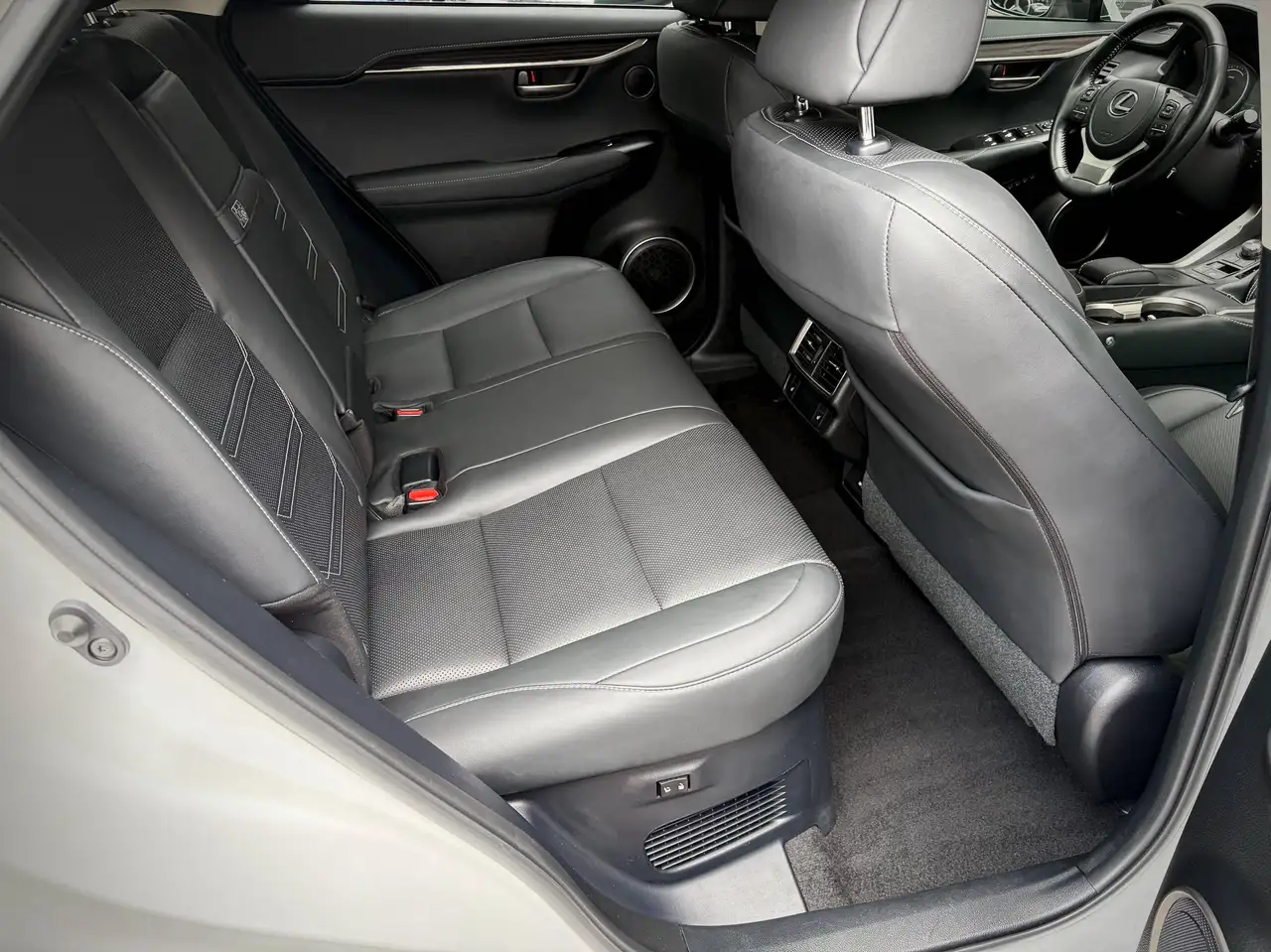 Lexus NX снимка Lexus NX