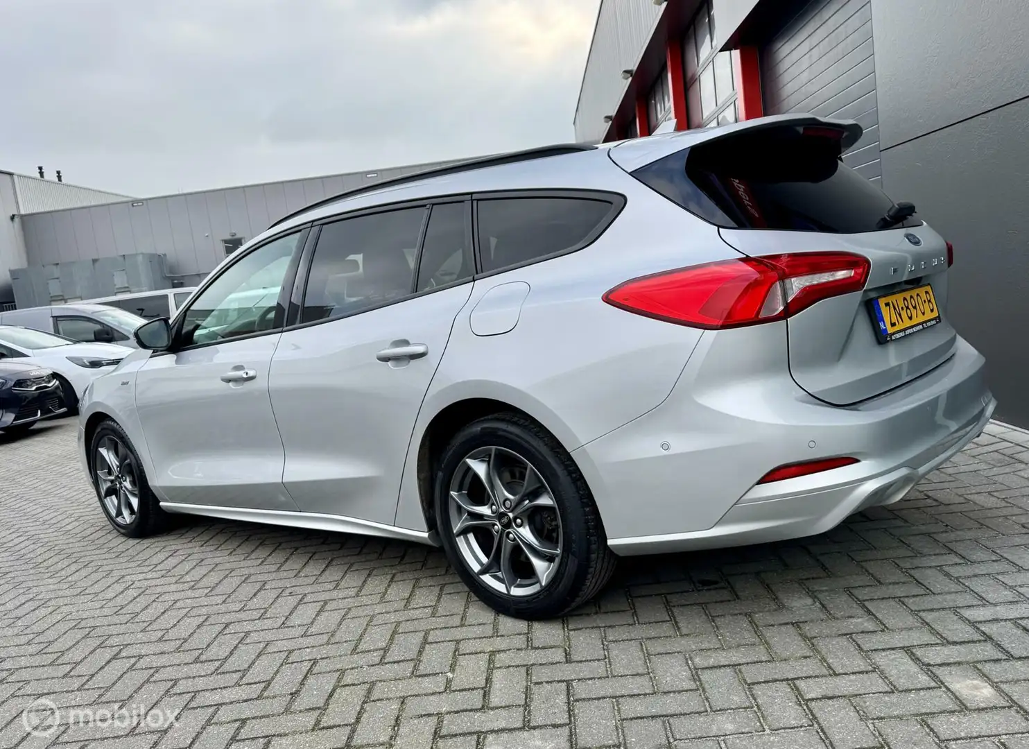 Ford Focus Wagon 1.5 EcoBoost ST Line Business 181PK Grau - 2