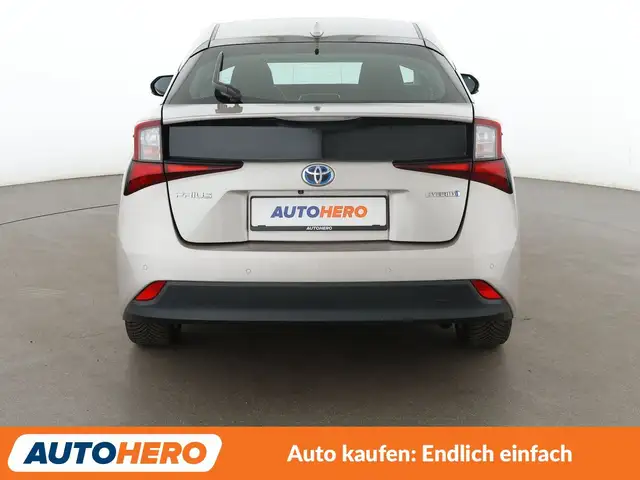 Toyota Prius view 5
