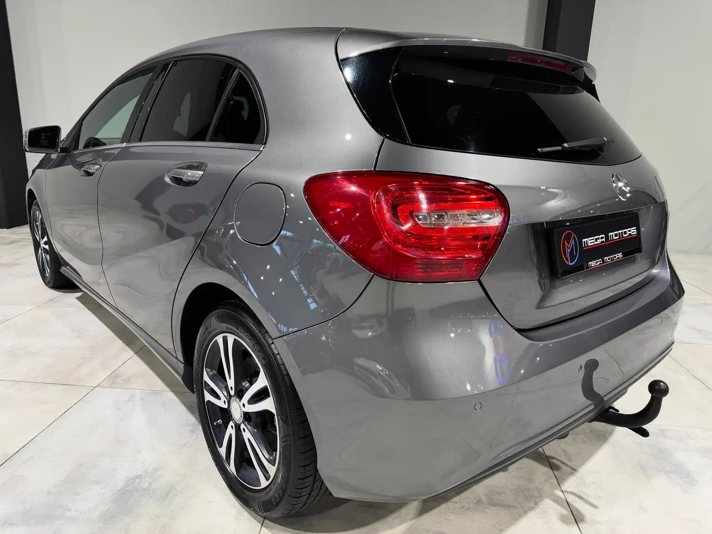 Mercedes-Benz A 180 d 110CV PACKSPORT Bi-XENONS LED NAVi CRUiSE SG CHF Gris - 2