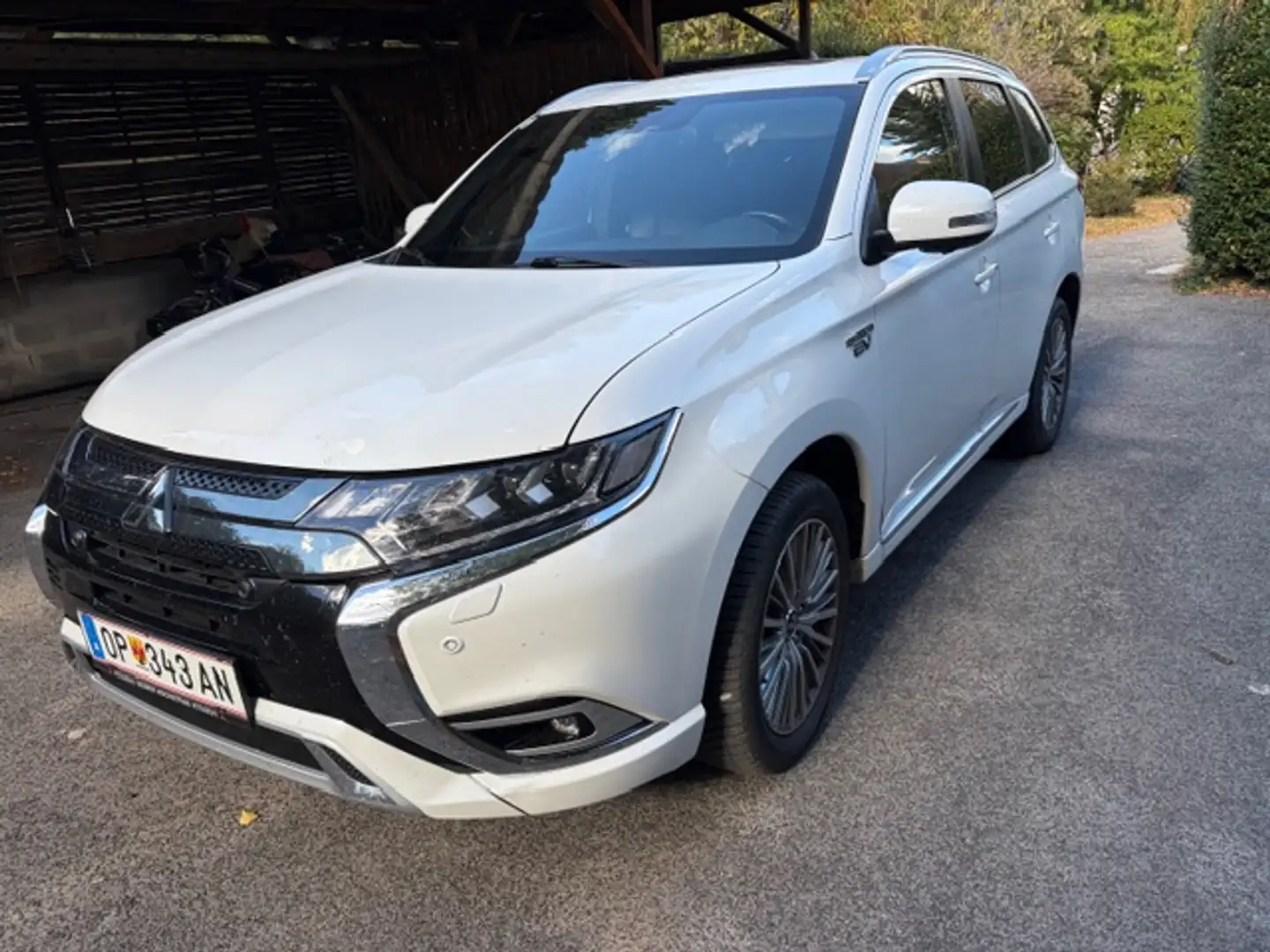 Mitsubishi Outlander Outlander 2,4 PHEV Diamond Diamond Weiß - 2