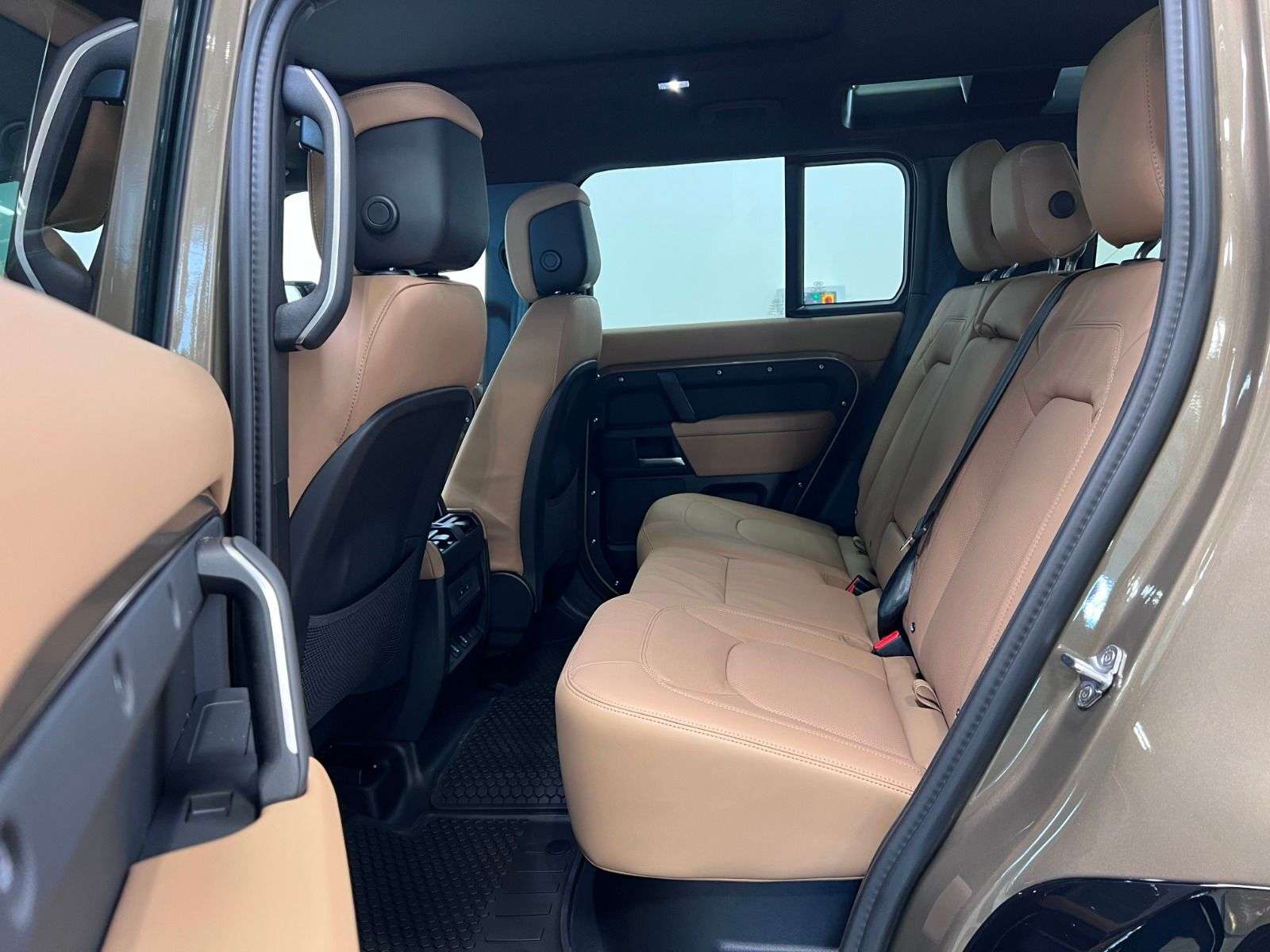 2026 Land Rover Defender 110 P400 X-DYNAMIC SE thumb 25