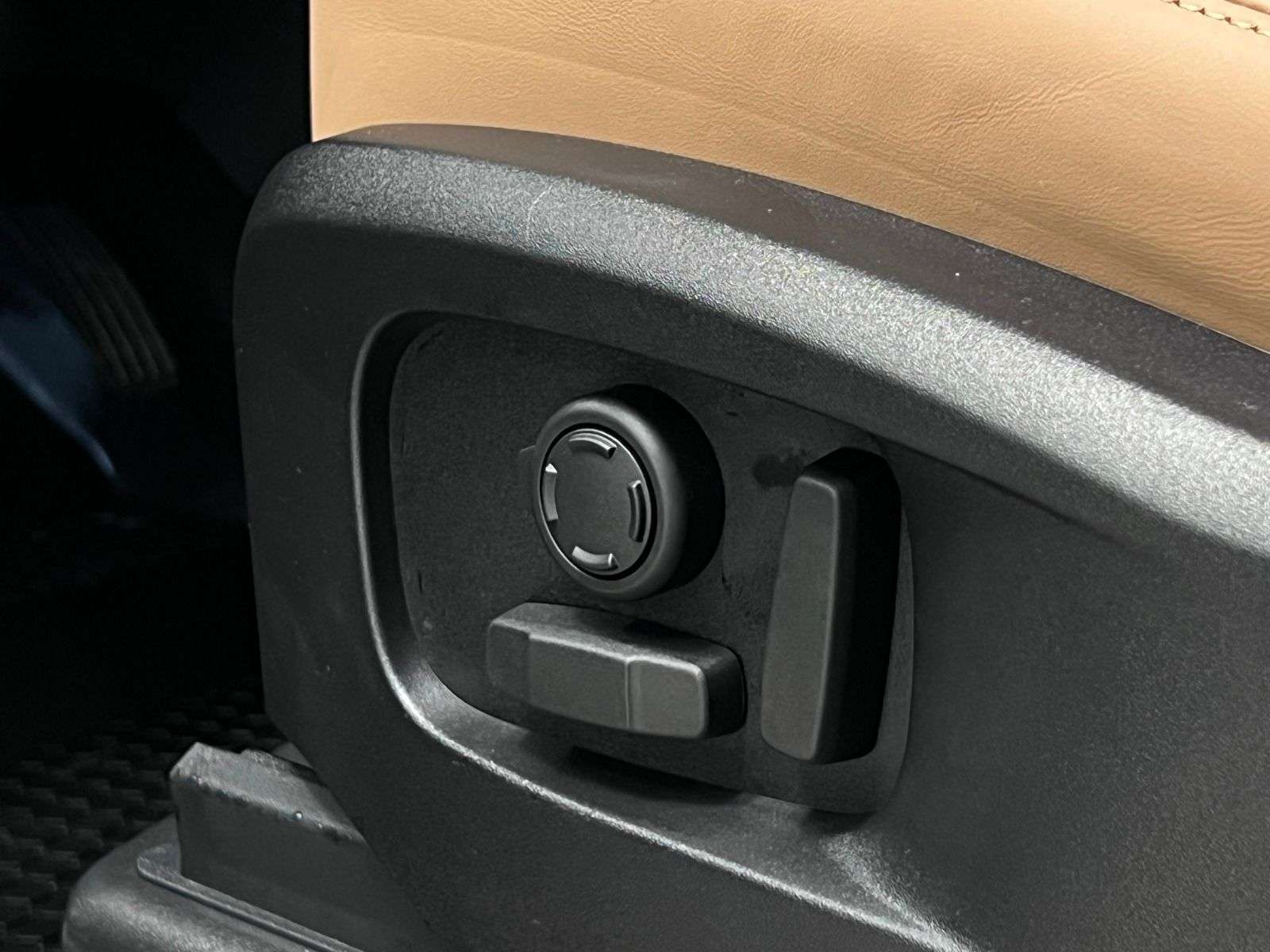 2026 Land Rover Defender 110 P400 X-DYNAMIC SE thumb 31