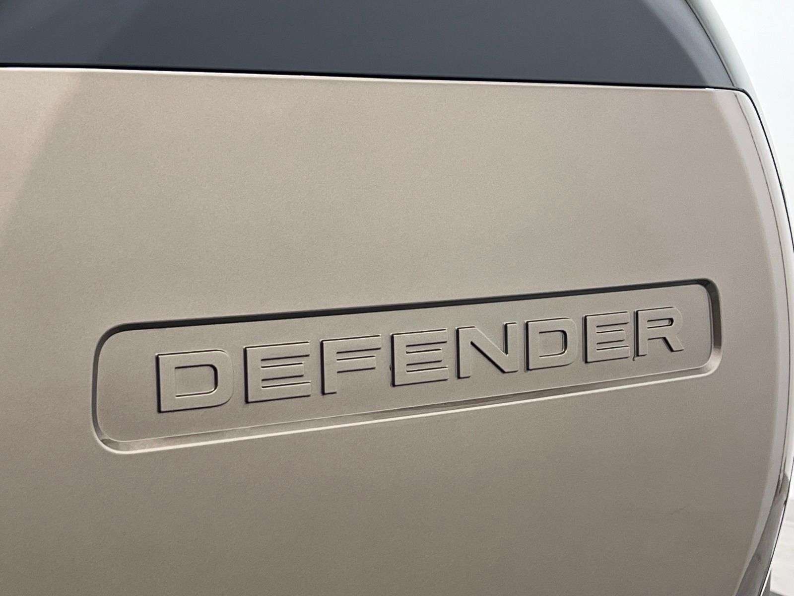 2026 Land Rover Defender 110 P400 X-DYNAMIC SE thumb 11