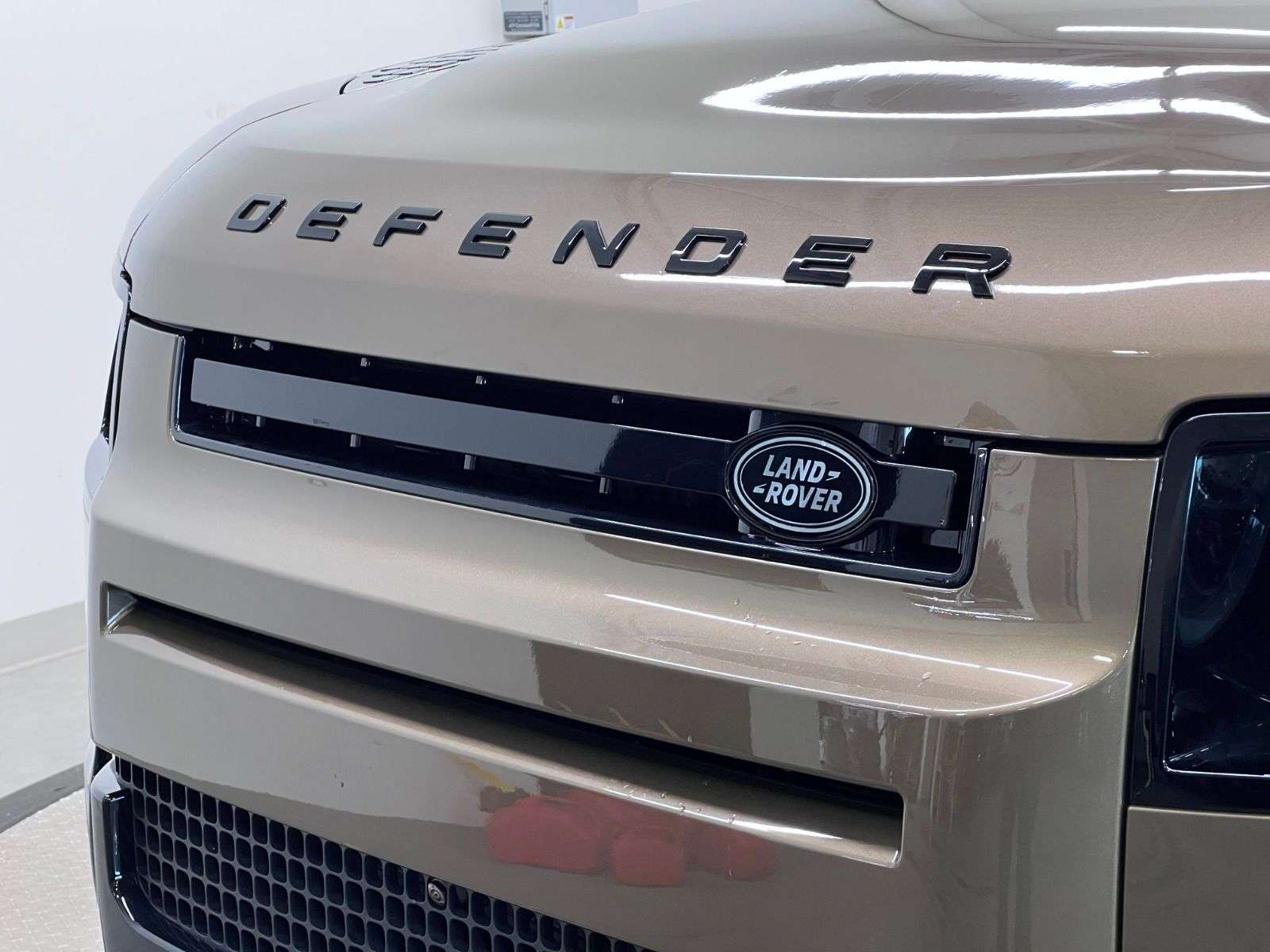 2026 Land Rover Defender 110 P400 X-DYNAMIC SE thumb 10