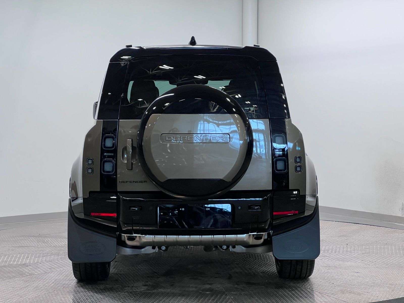 2026 Land Rover Defender 110 P400 X-DYNAMIC SE thumb 6