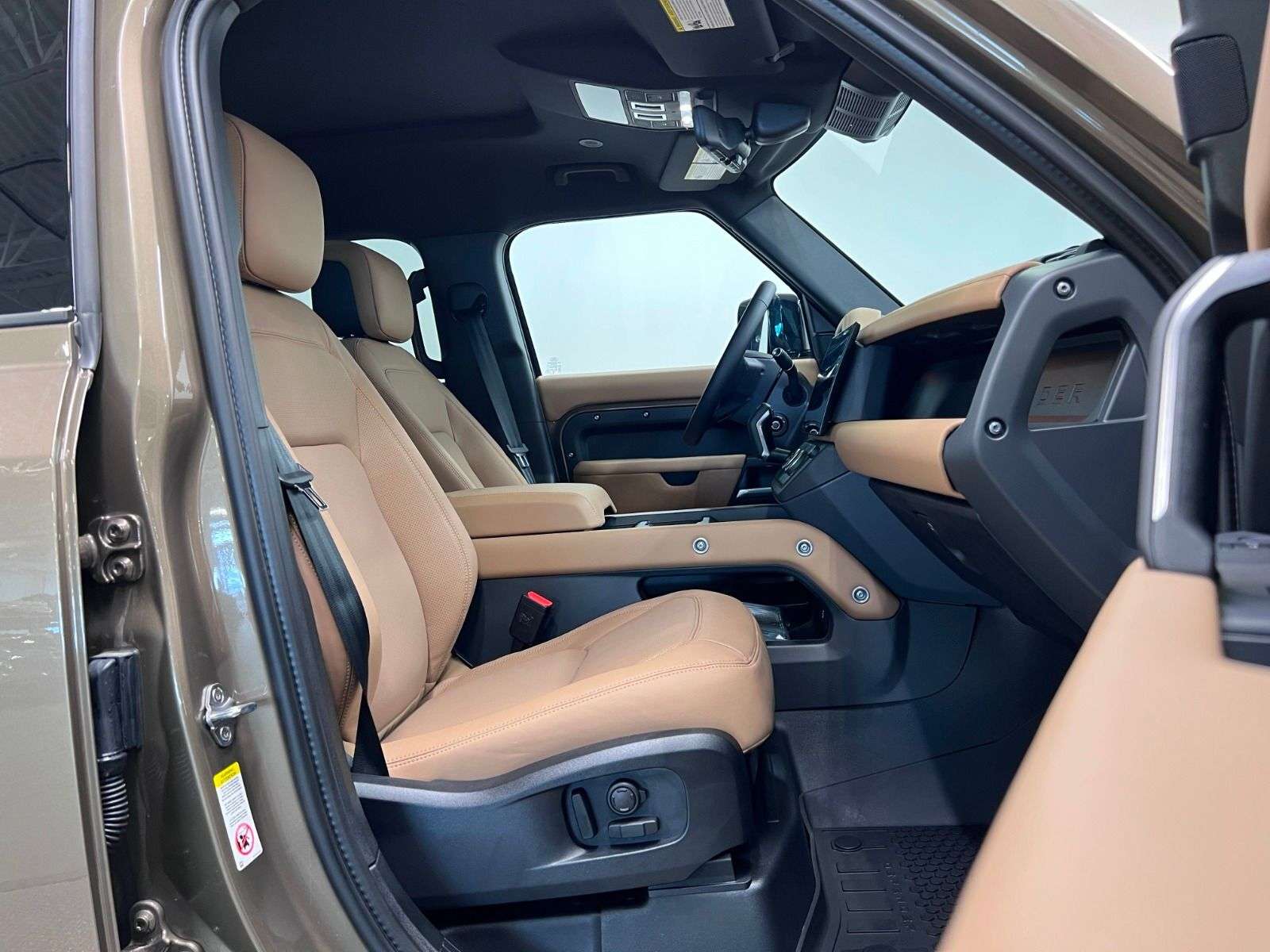 2026 Land Rover Defender 110 P400 X-DYNAMIC SE alt 5