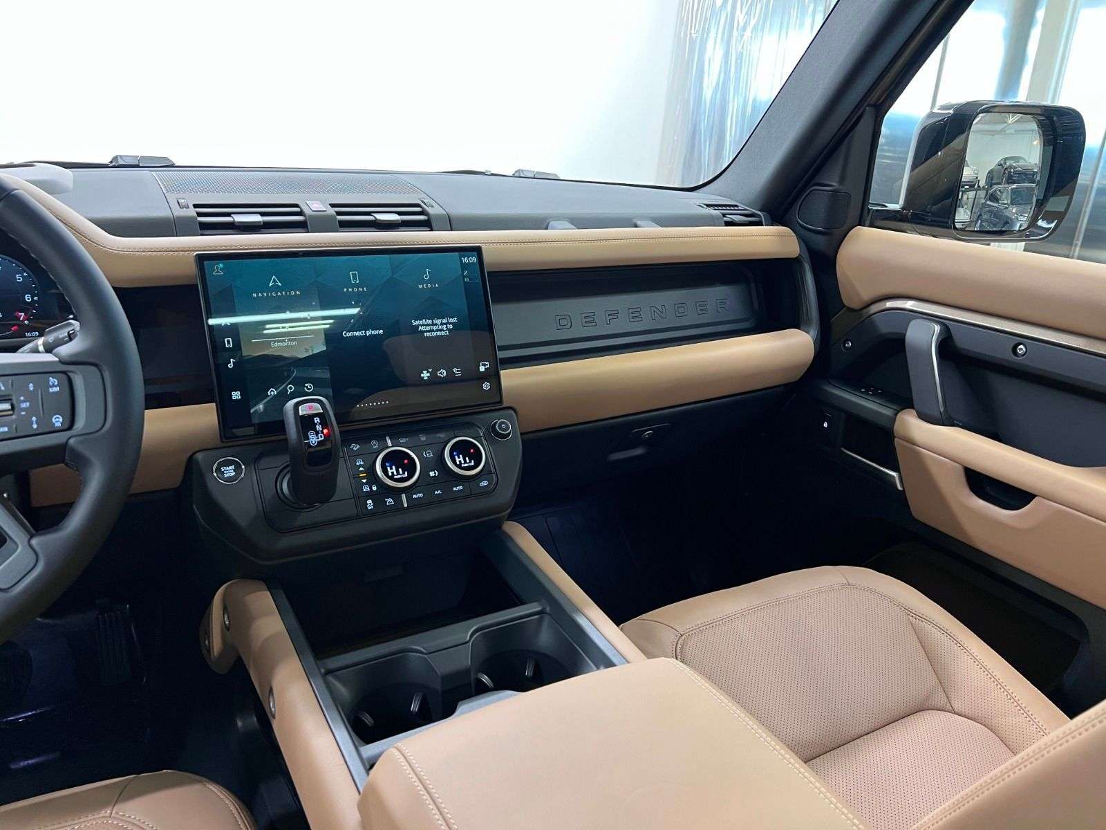 2026 Land Rover Defender 110 P400 X-DYNAMIC SE thumb 16